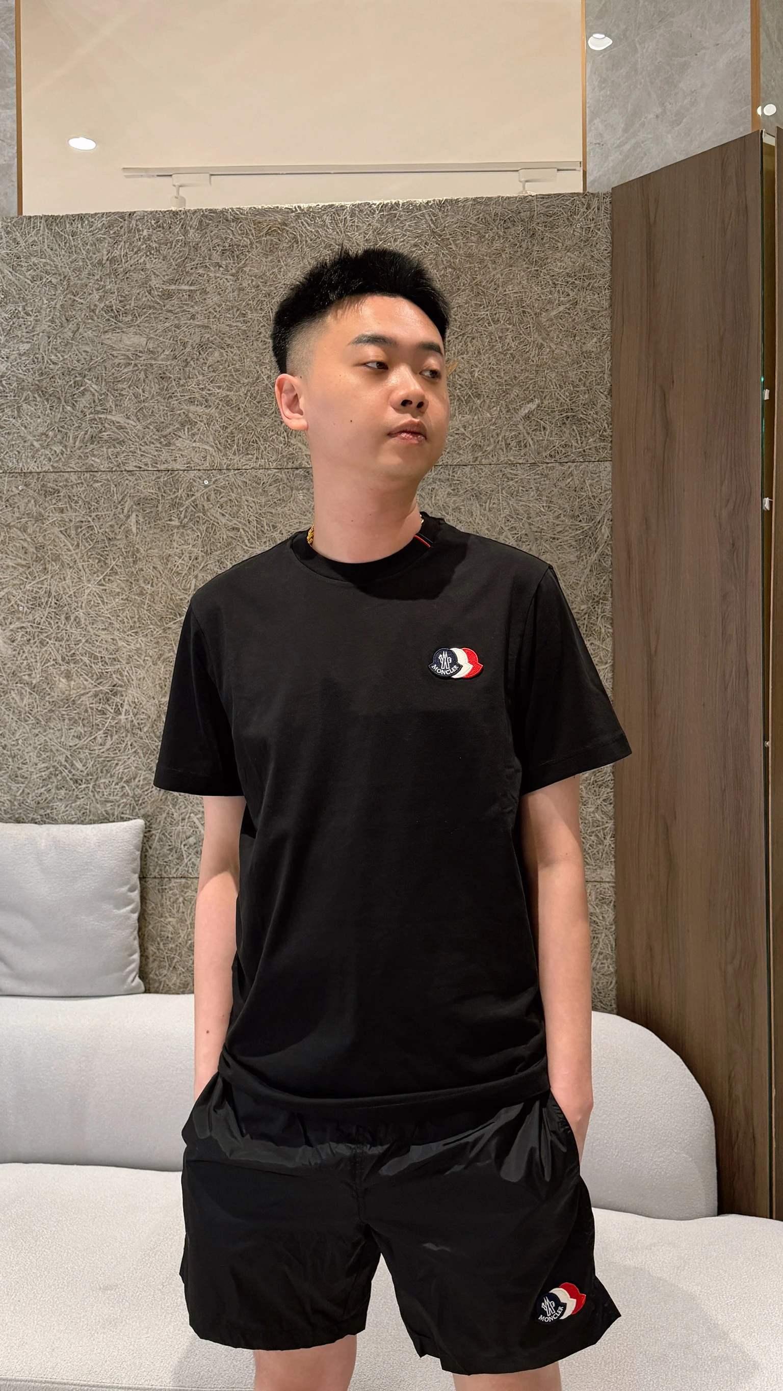 Moncler 三色小標刺繡短袖