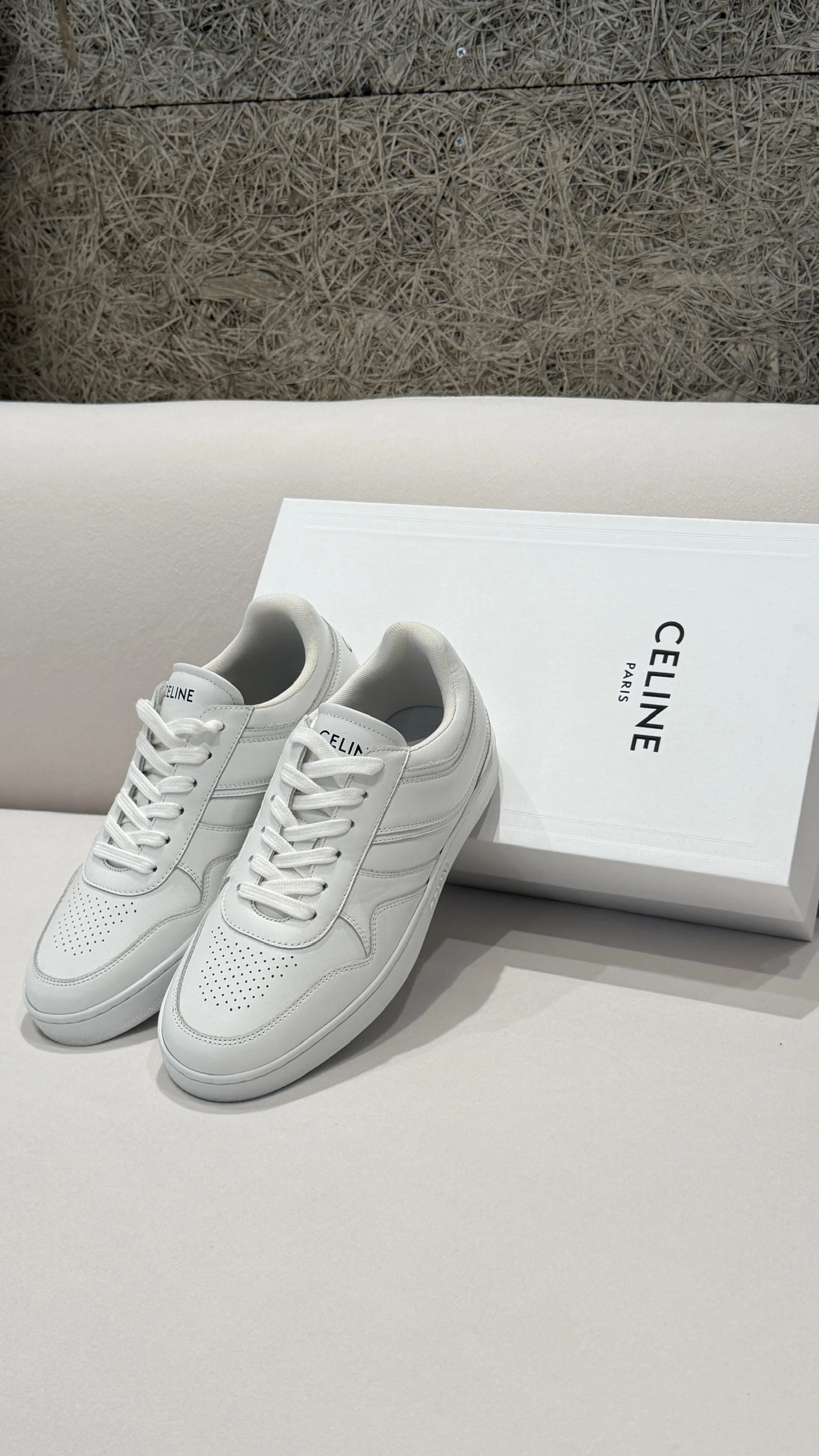 Celine 鞋尾文字小白鞋