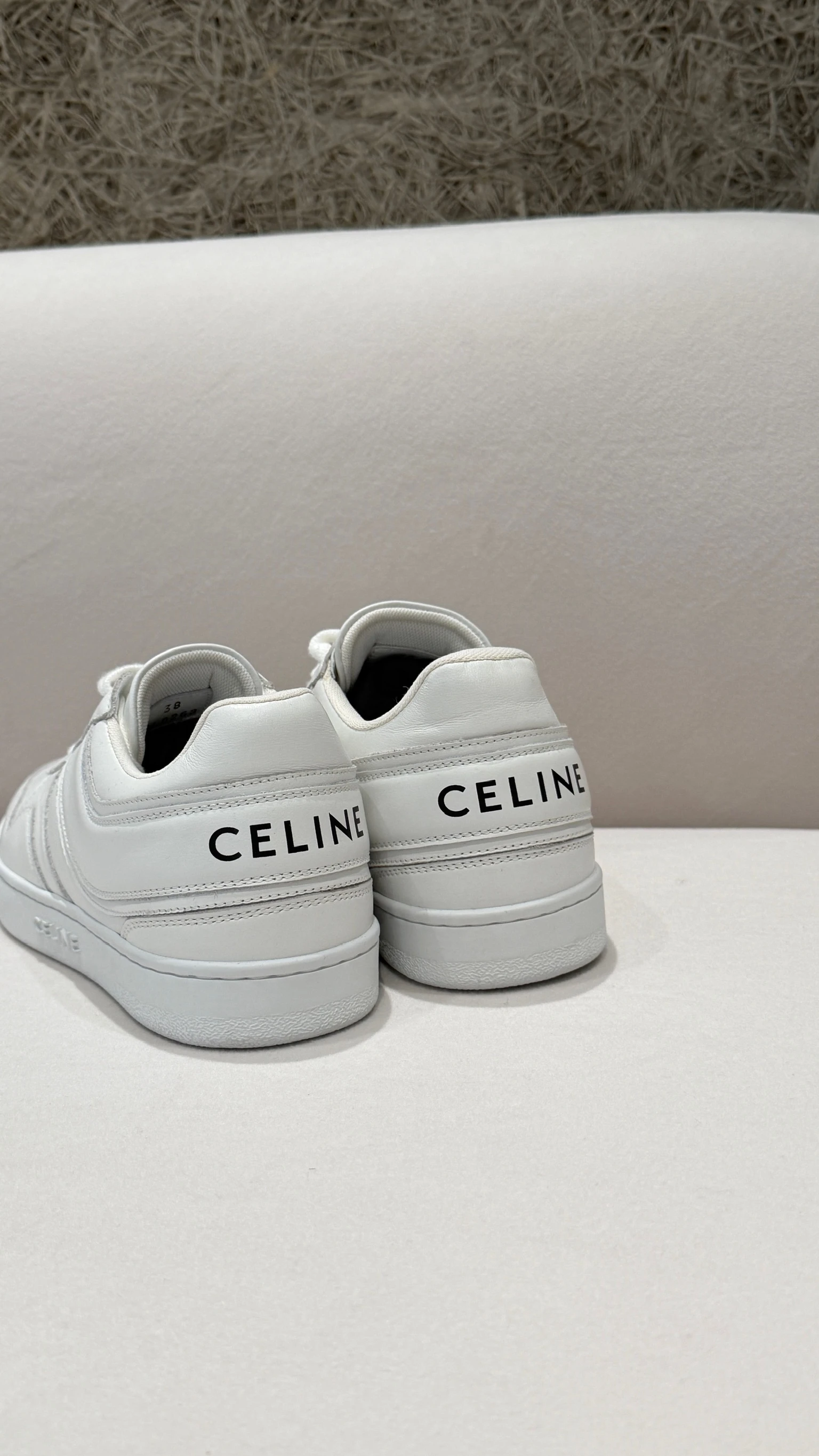 Celine 鞋尾文字小白鞋