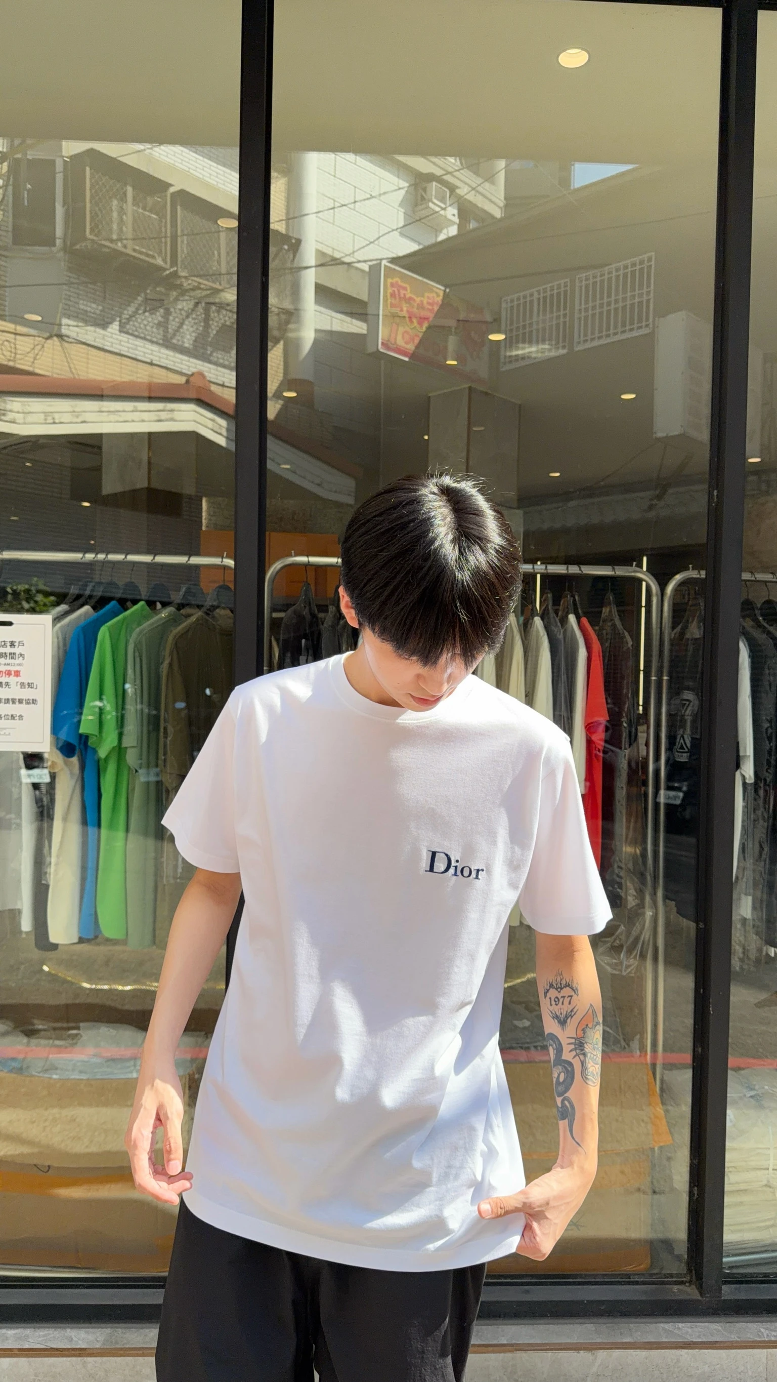 Dior 文字小標白短袖