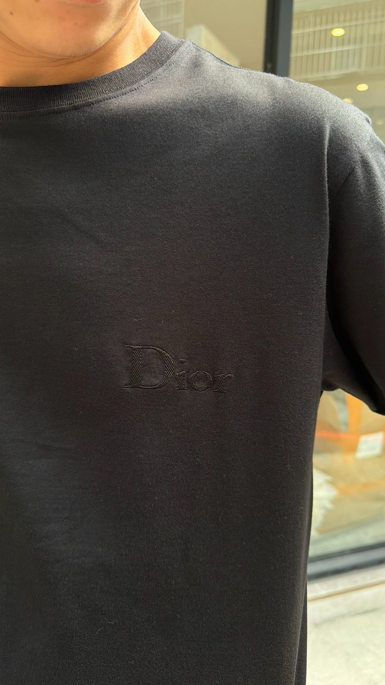 Dior 黑底黑文字刺繡短袖