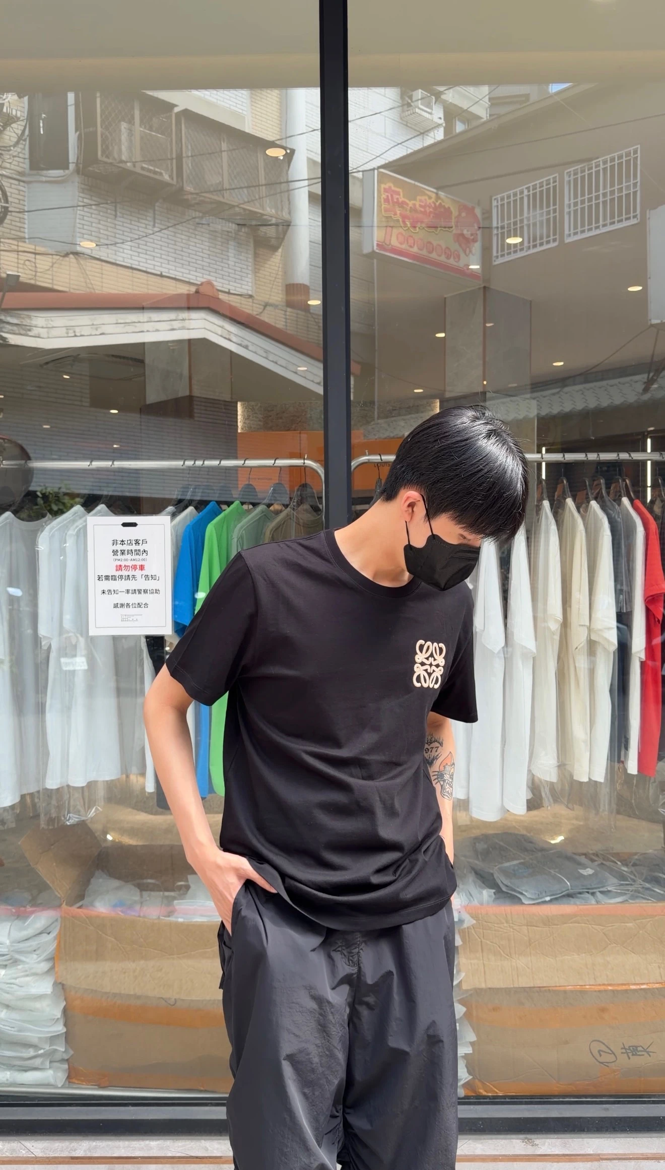 Loewe 雙色刺繡黑短袖