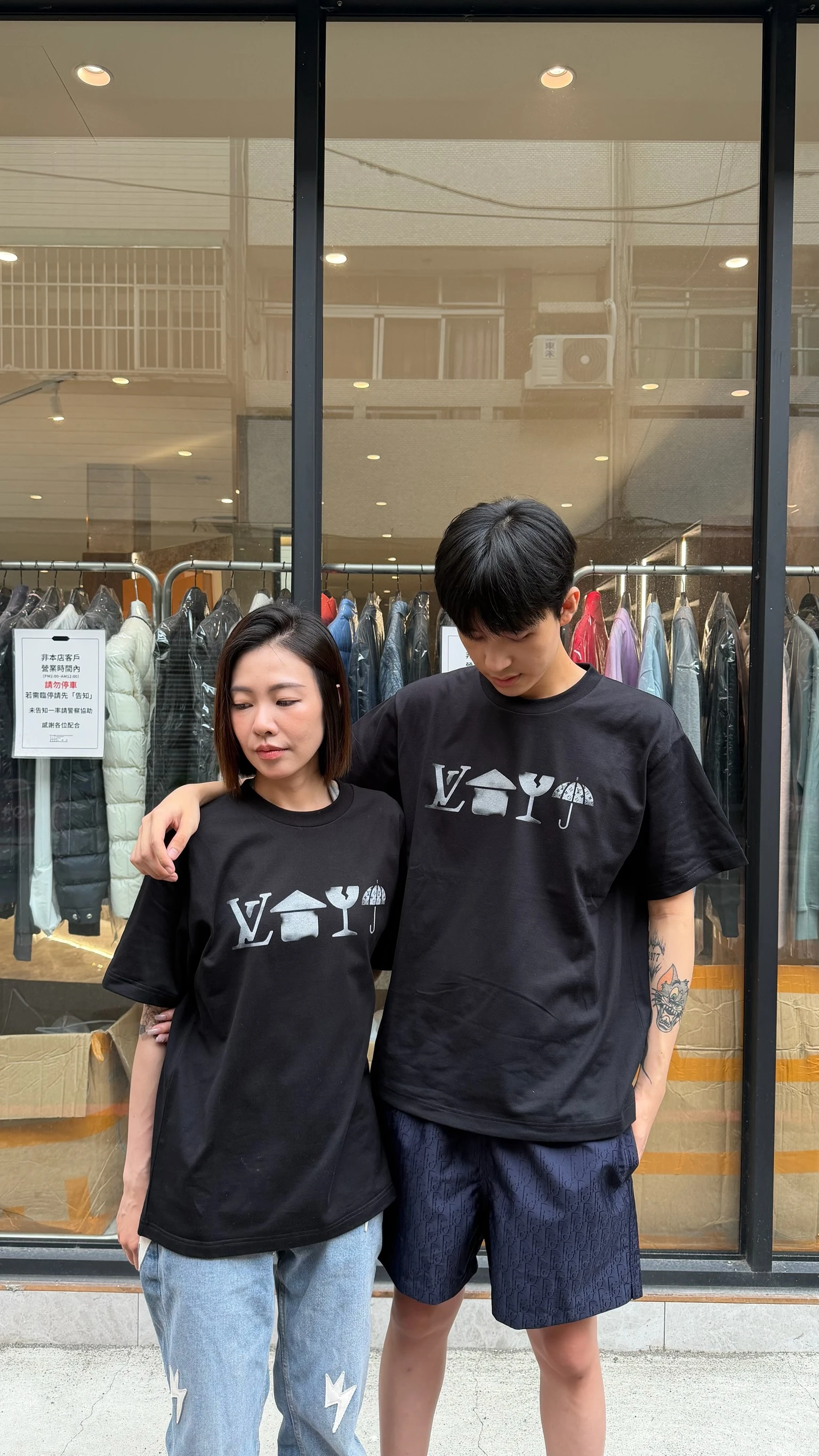 LV 新款胸前Logo黑短袖