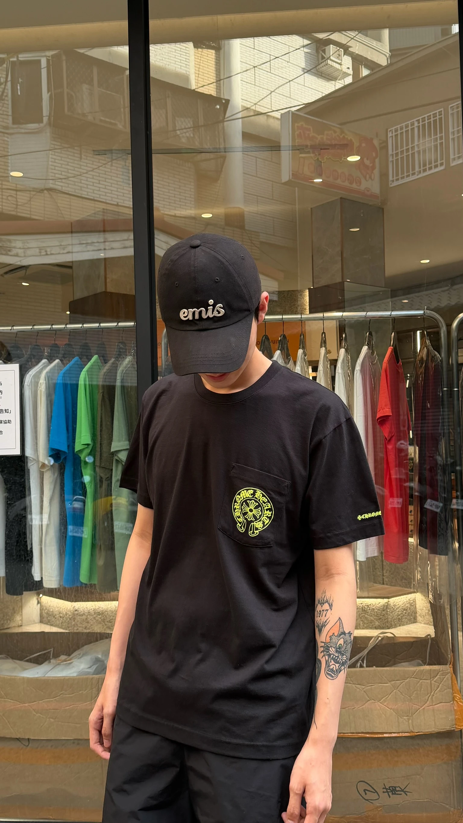 克羅心 黑底黃Logo短袖