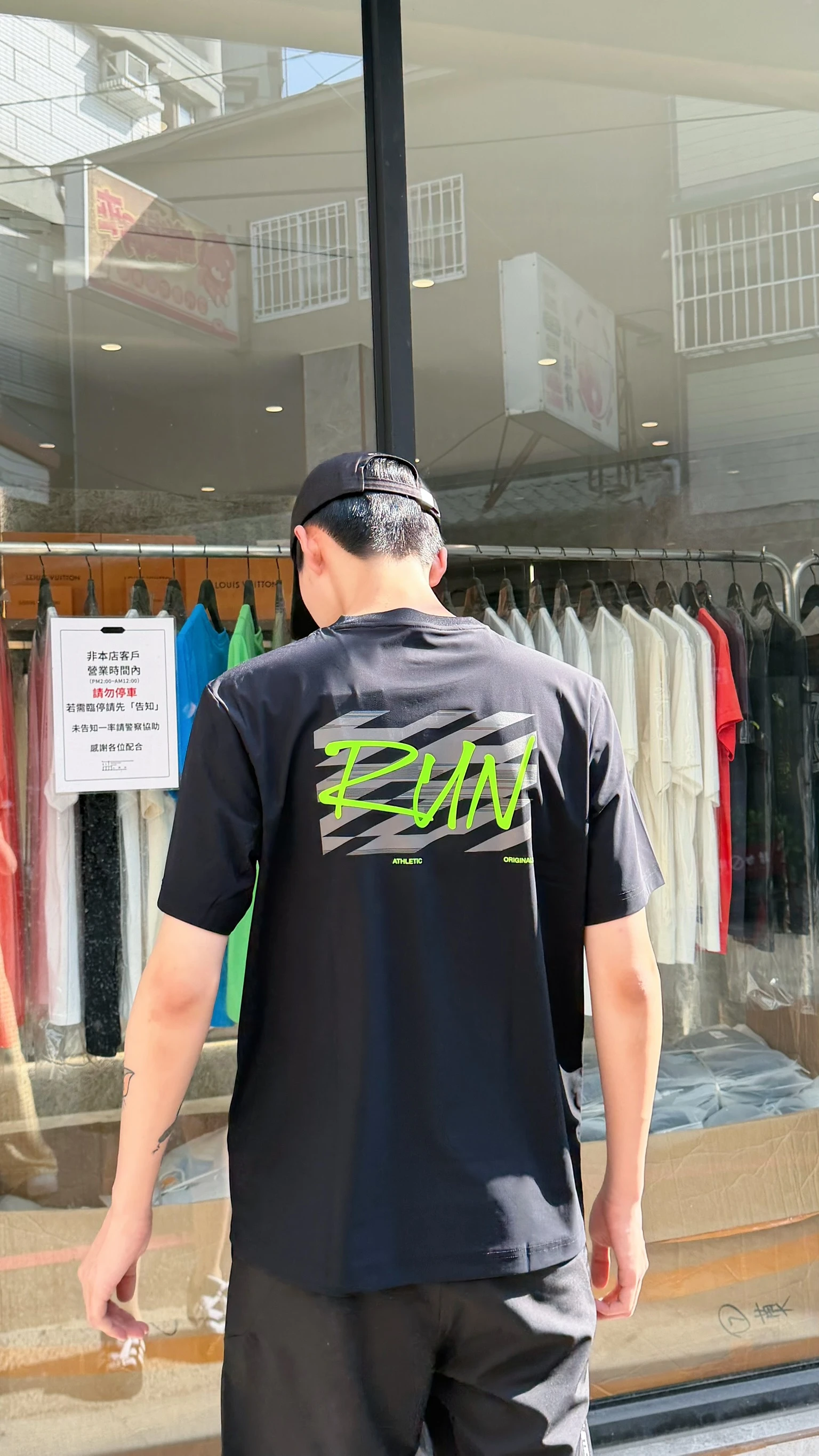 迪桑特 黑背後Run短袖