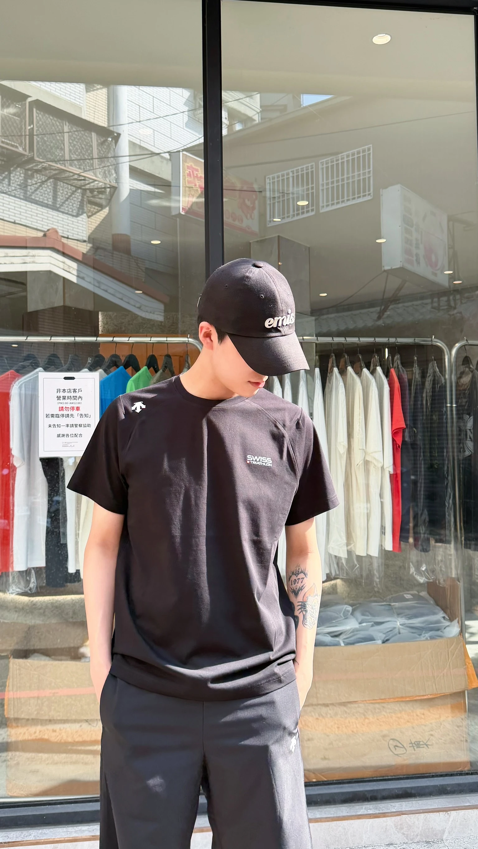 迪桑特 黑左胸鐵人三項短袖