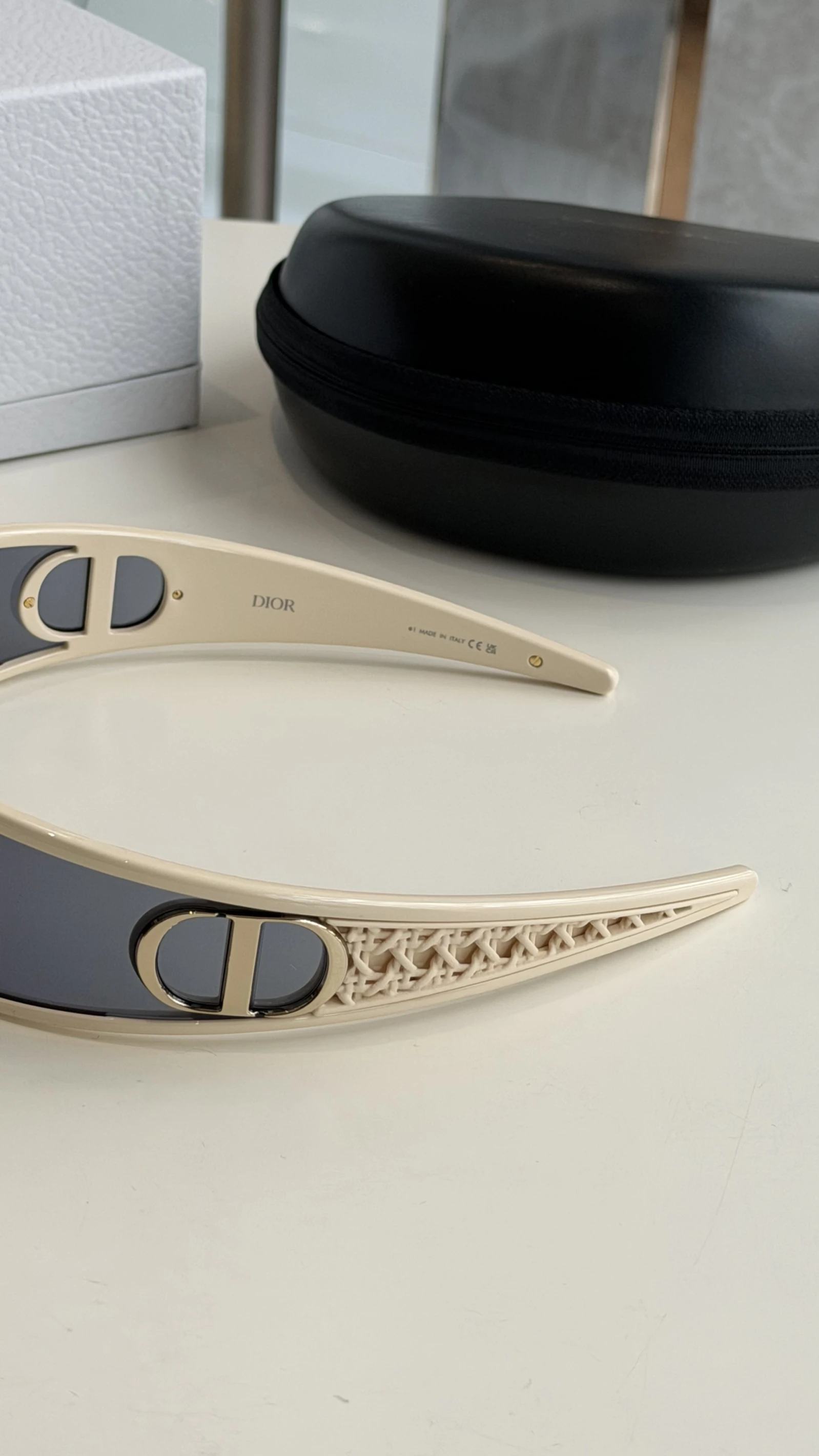Dior 白色墨鏡髮窟