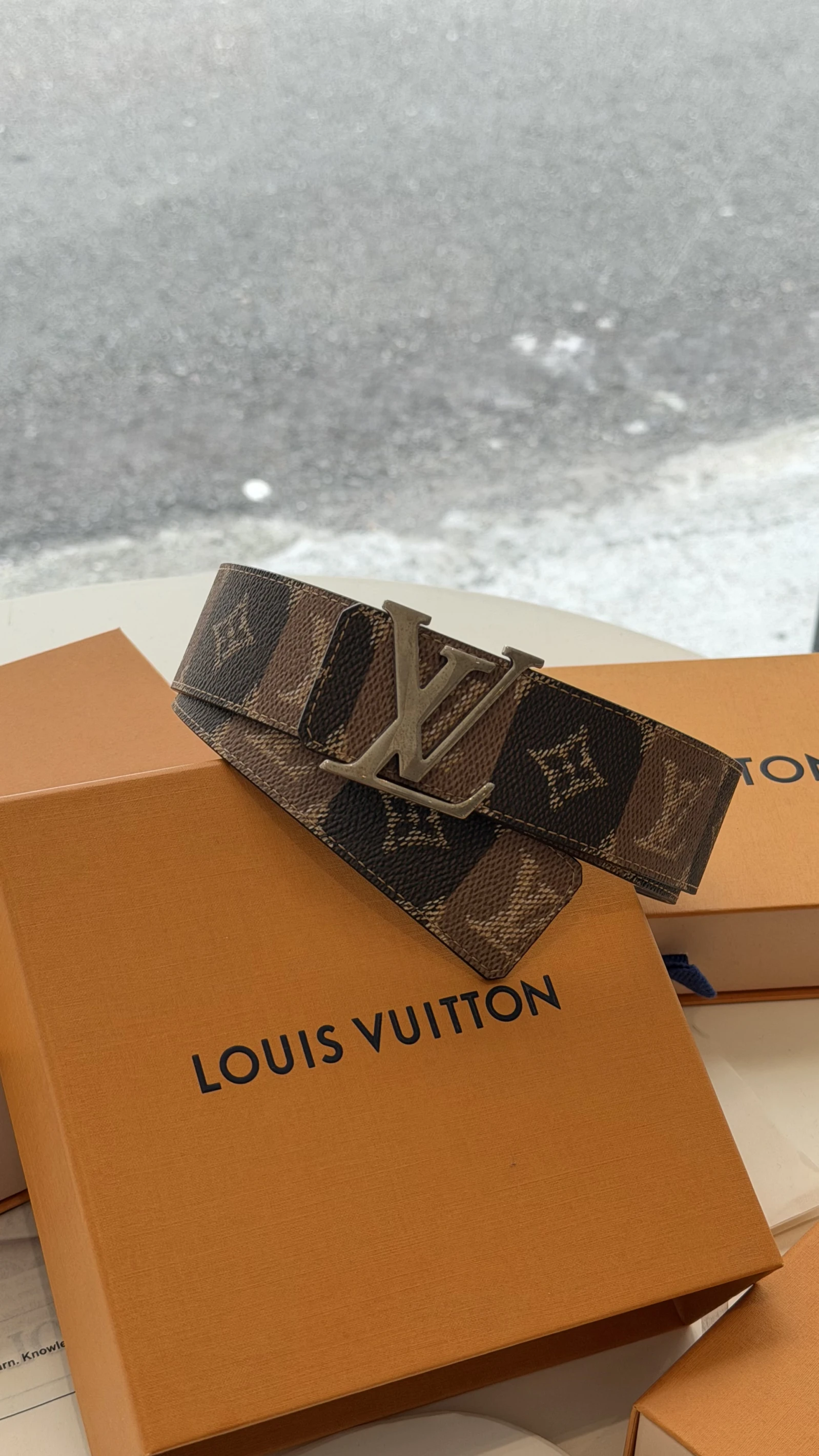 LV 咖色棋盤格皮帶