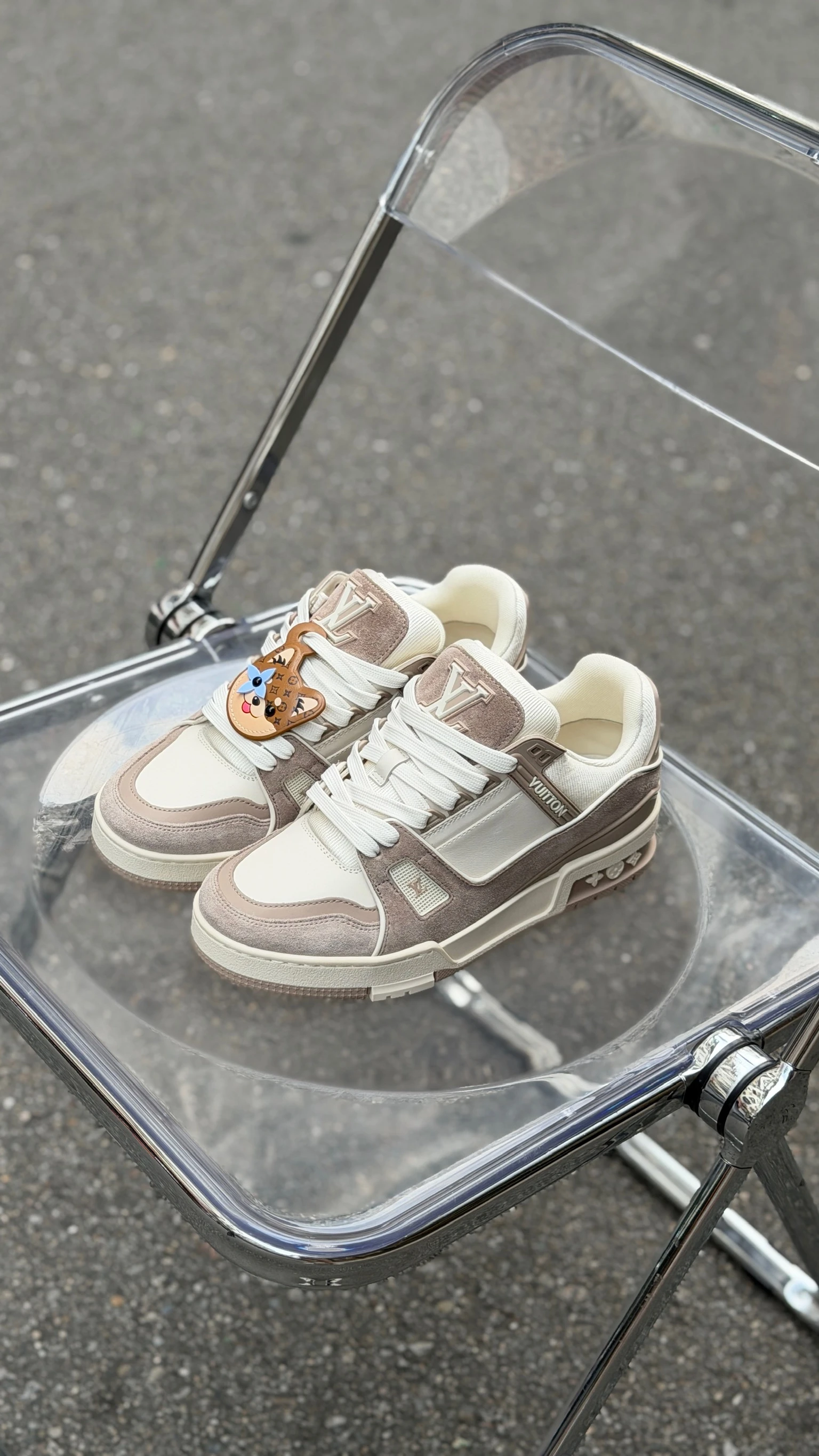 LV Trainer狗狗掛飾運動鞋