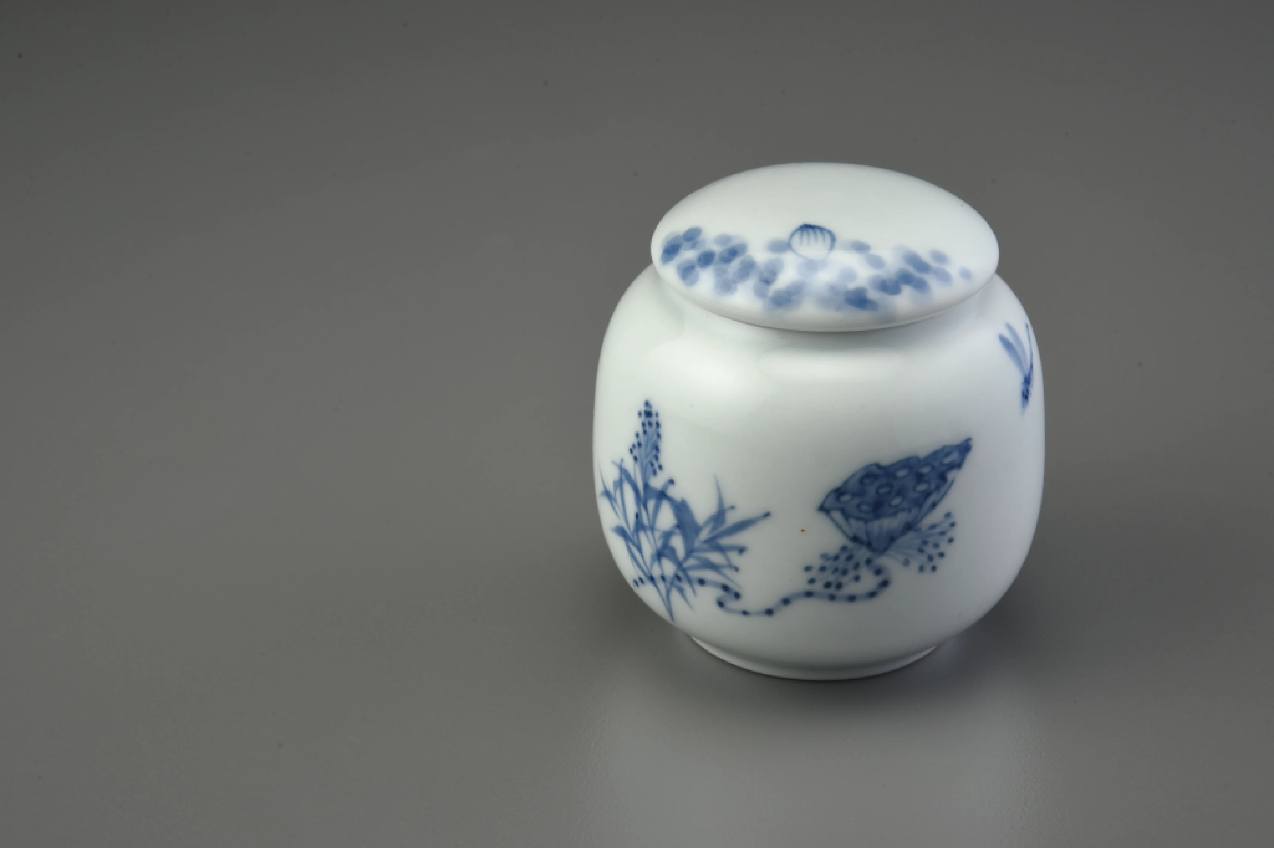 影青手繪小可愛茶罐/蓮藕(1兩)