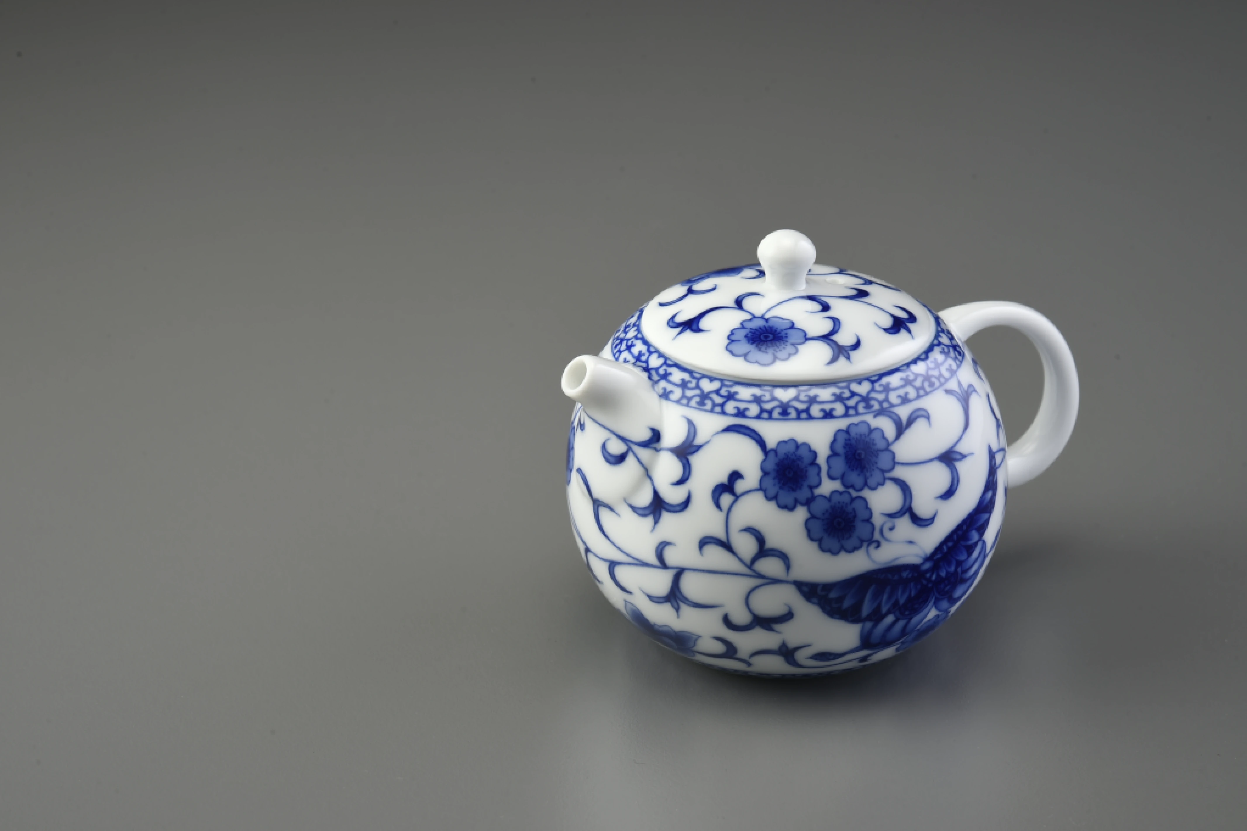 蝶舞青花瓷西施壺(200cc)