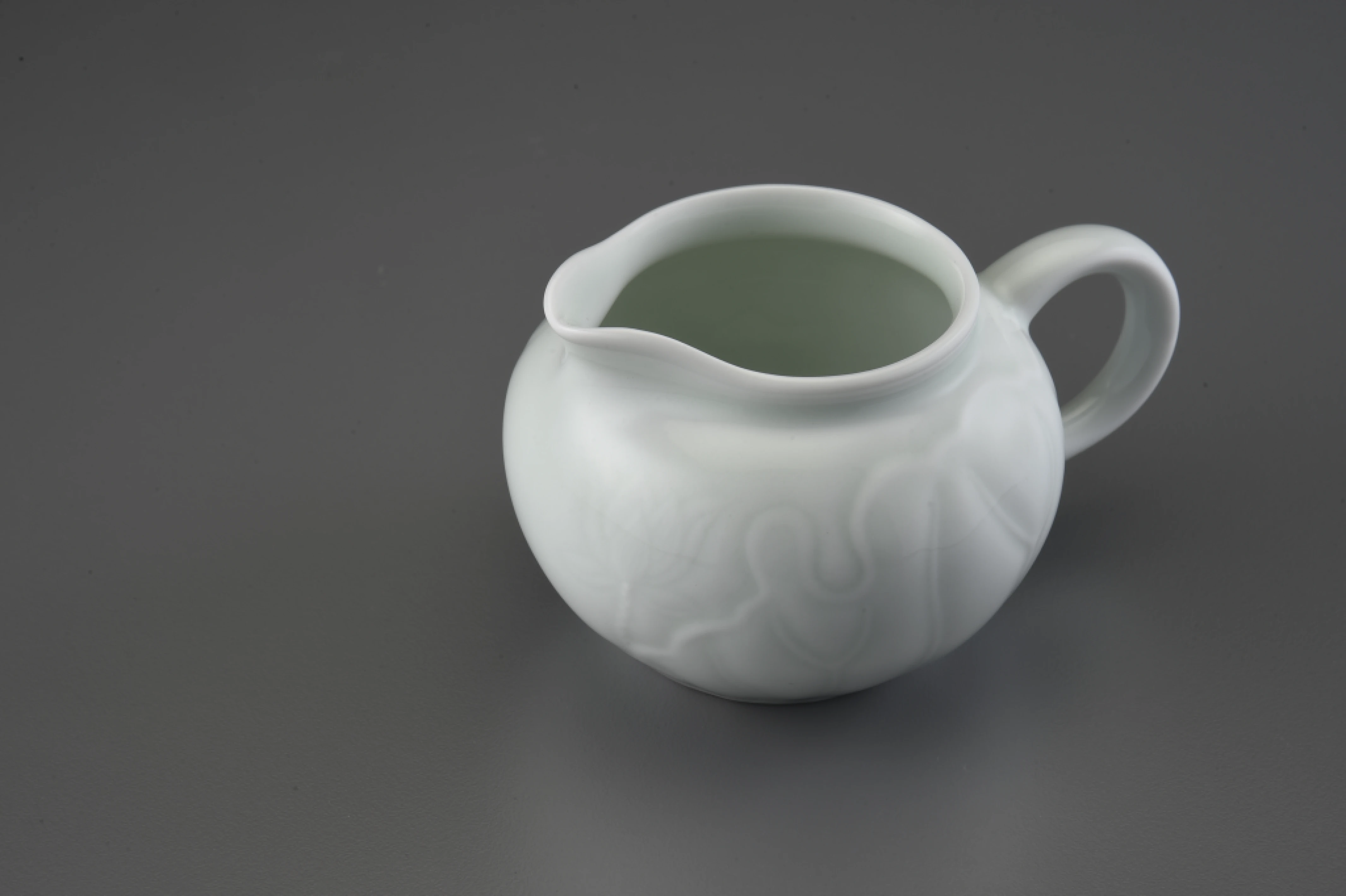 浮雕青白釉茶海(200cc)
