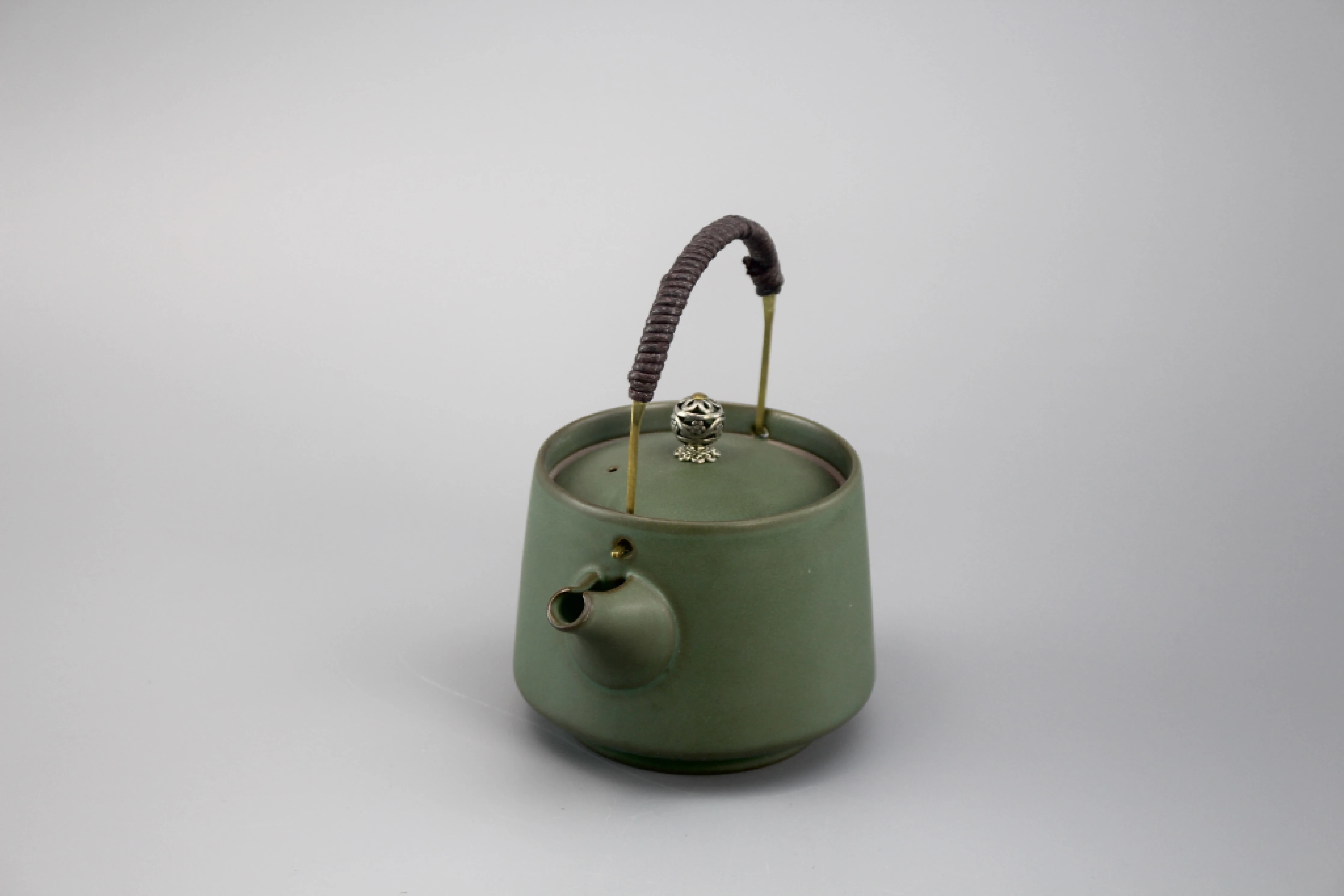 草綠釉直筒提梁壺(300cc)