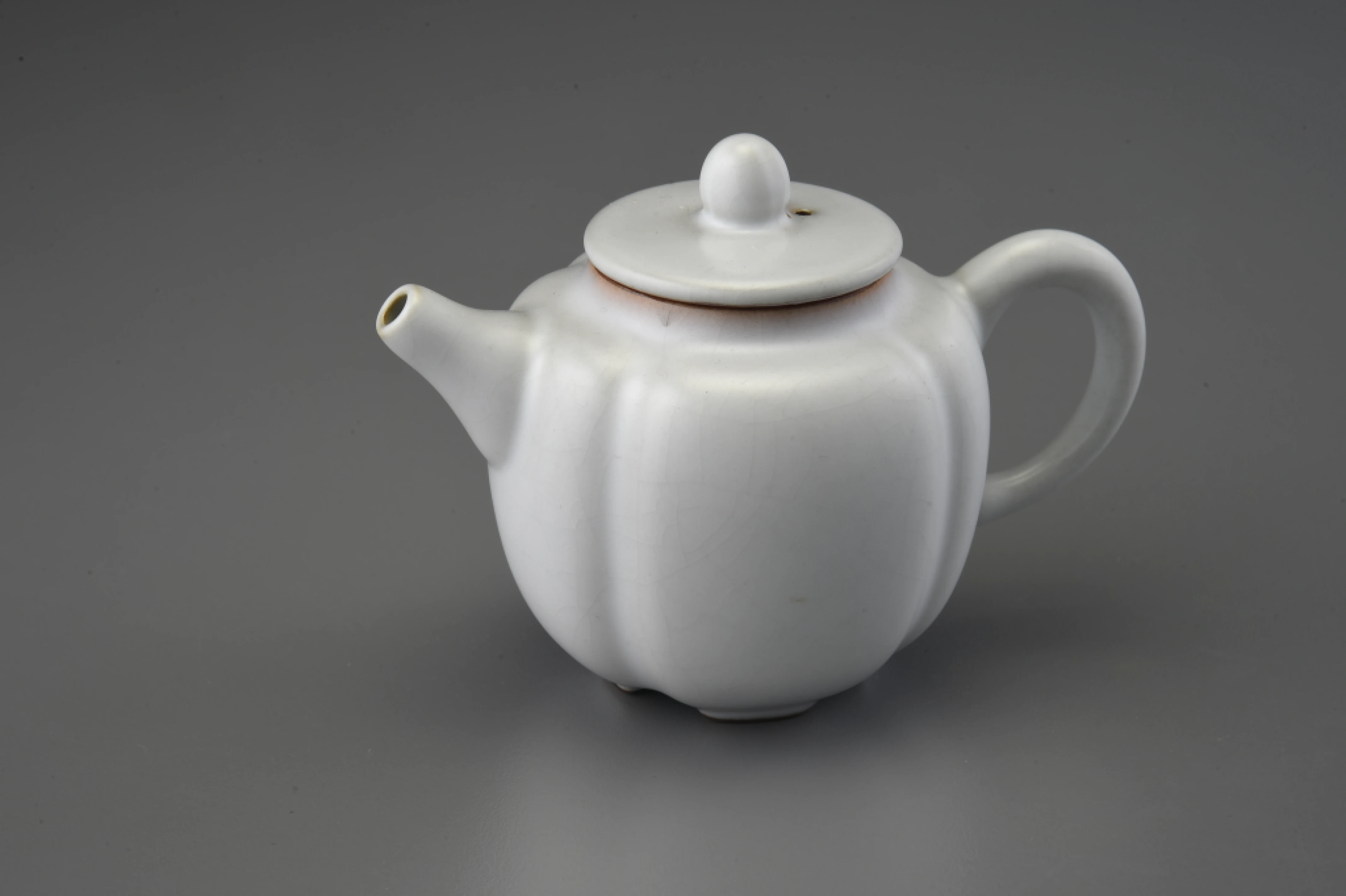 汝窯珍珠白菊瓣小茶壺(130cc)