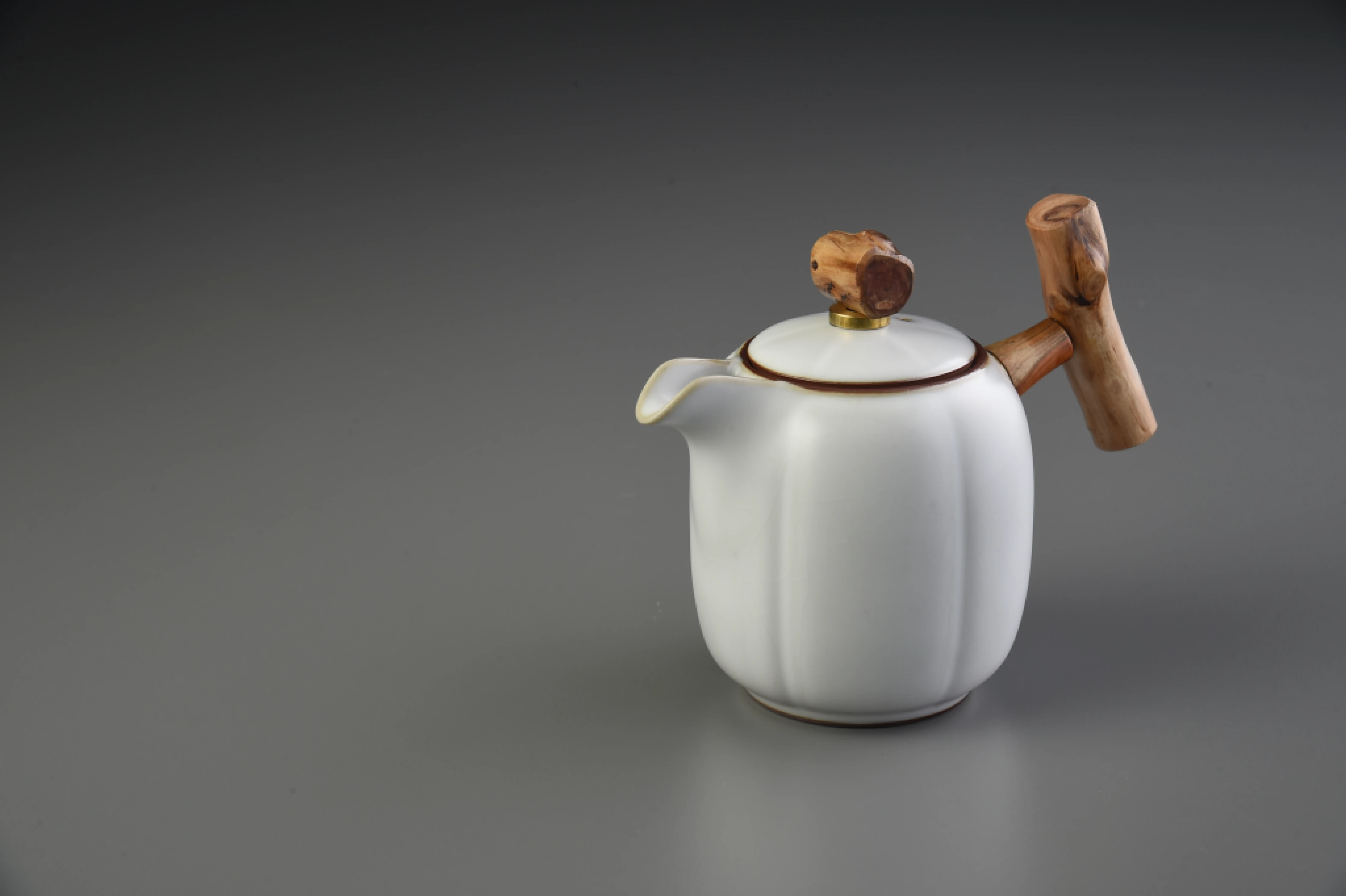 汝窯珍珠白尖嘴南瓜老樹根茶壺(220cc)