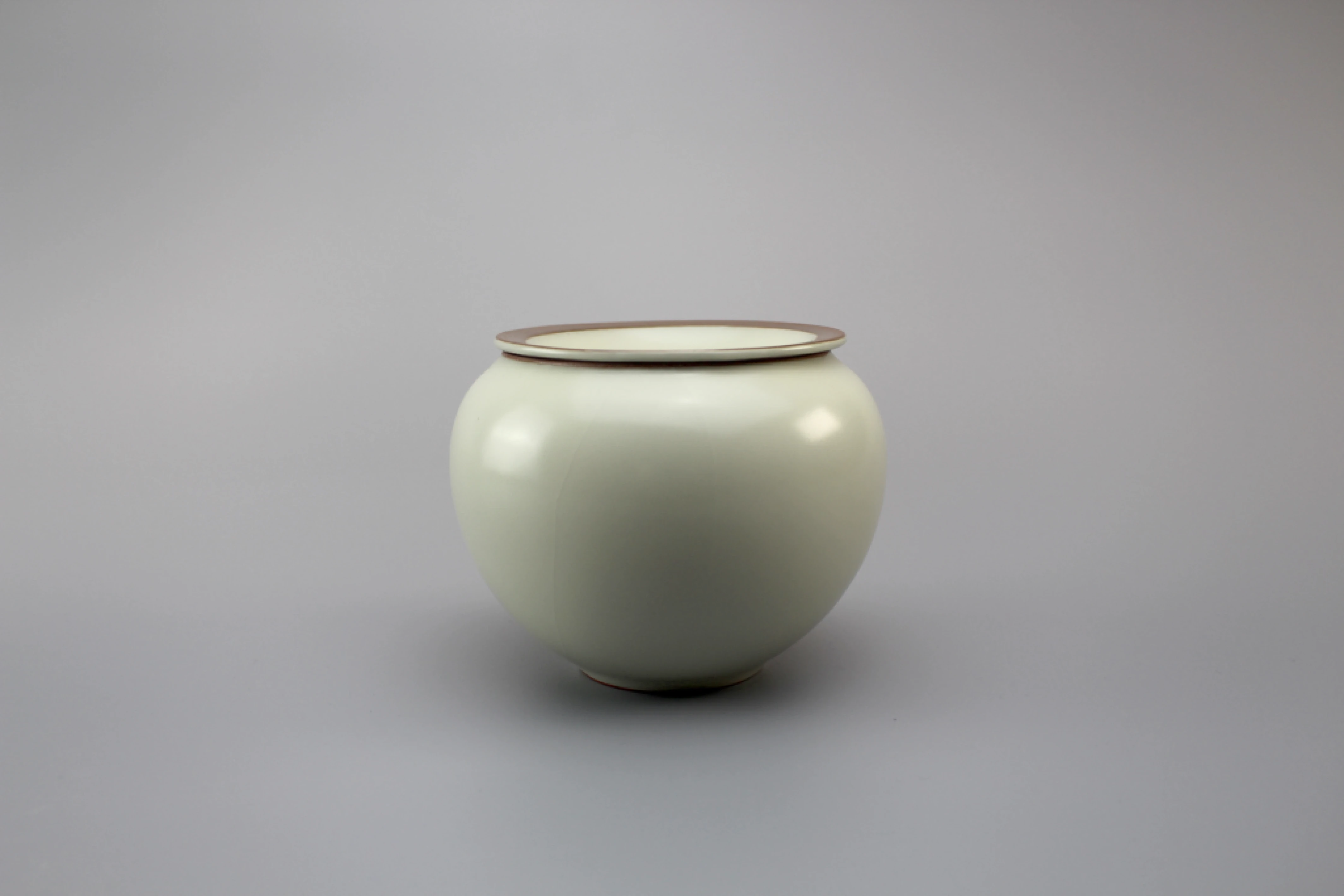 汝窯米黃小銅錢孔建水缽(340cc)