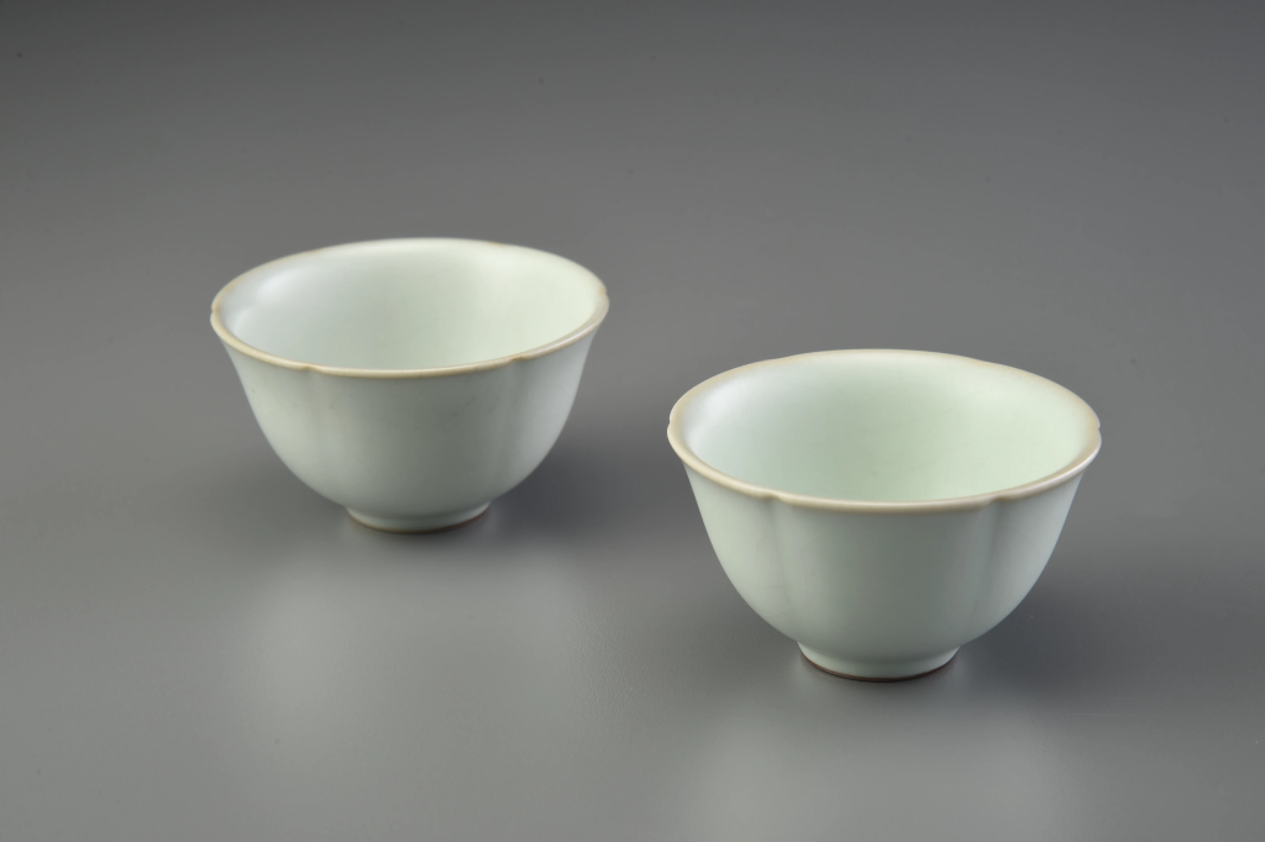 8776 中国陶器 清朝粉彩花口花唐草文黄杯 小杯 小碗