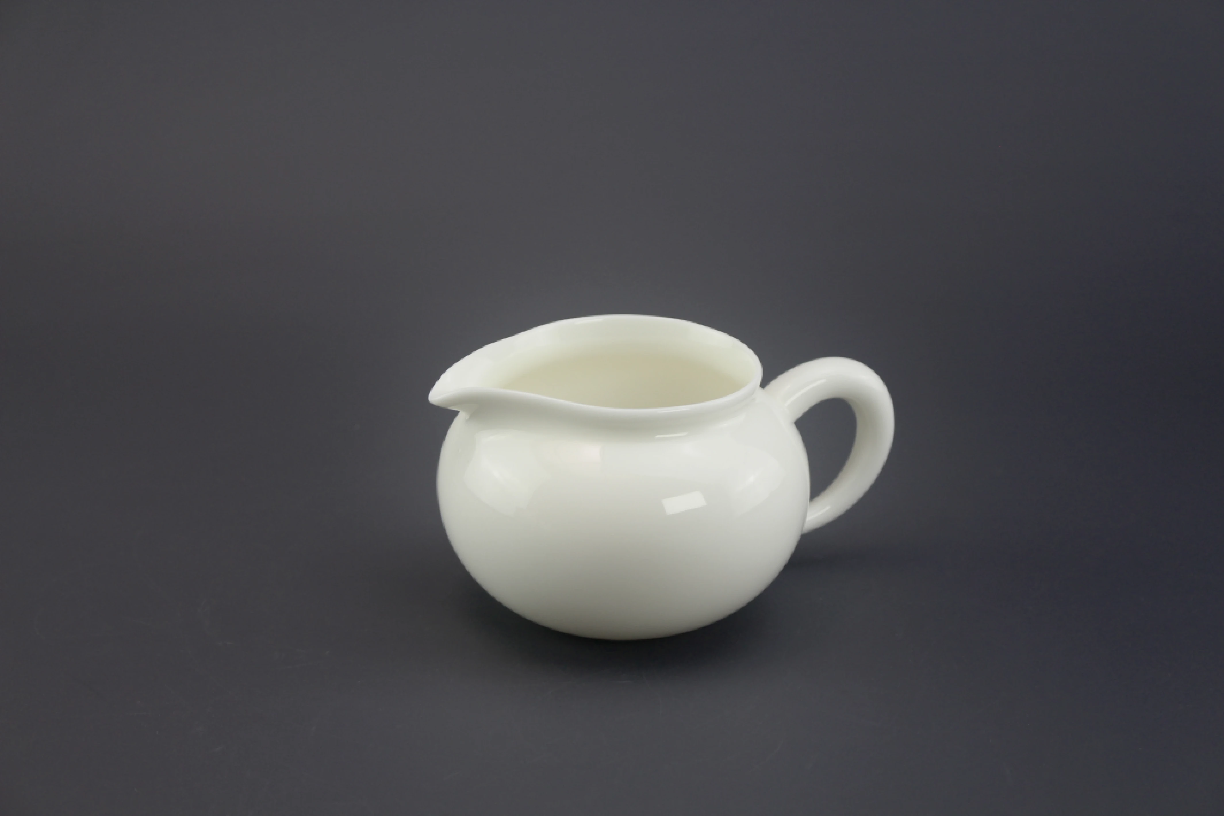 白雲玉瓷西施有把茶海(210cc)