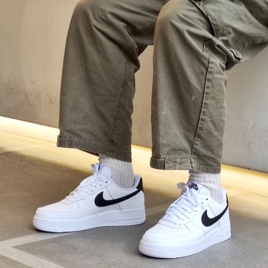 【現貨】Nike Air Force 1白黑勾荔枝皮 白底黑勾 (男)|CT2302-100