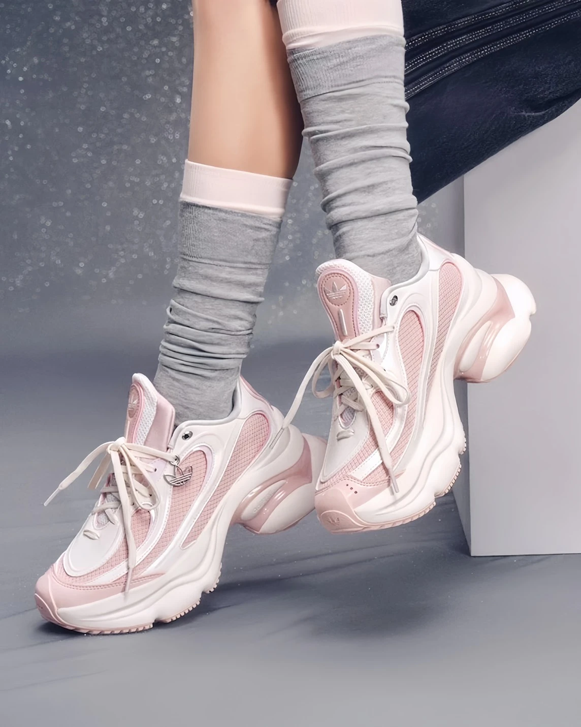 【國外限定預購】Adidas Ozvenuz W 復古老爹鞋 粉白 女款 KI0556