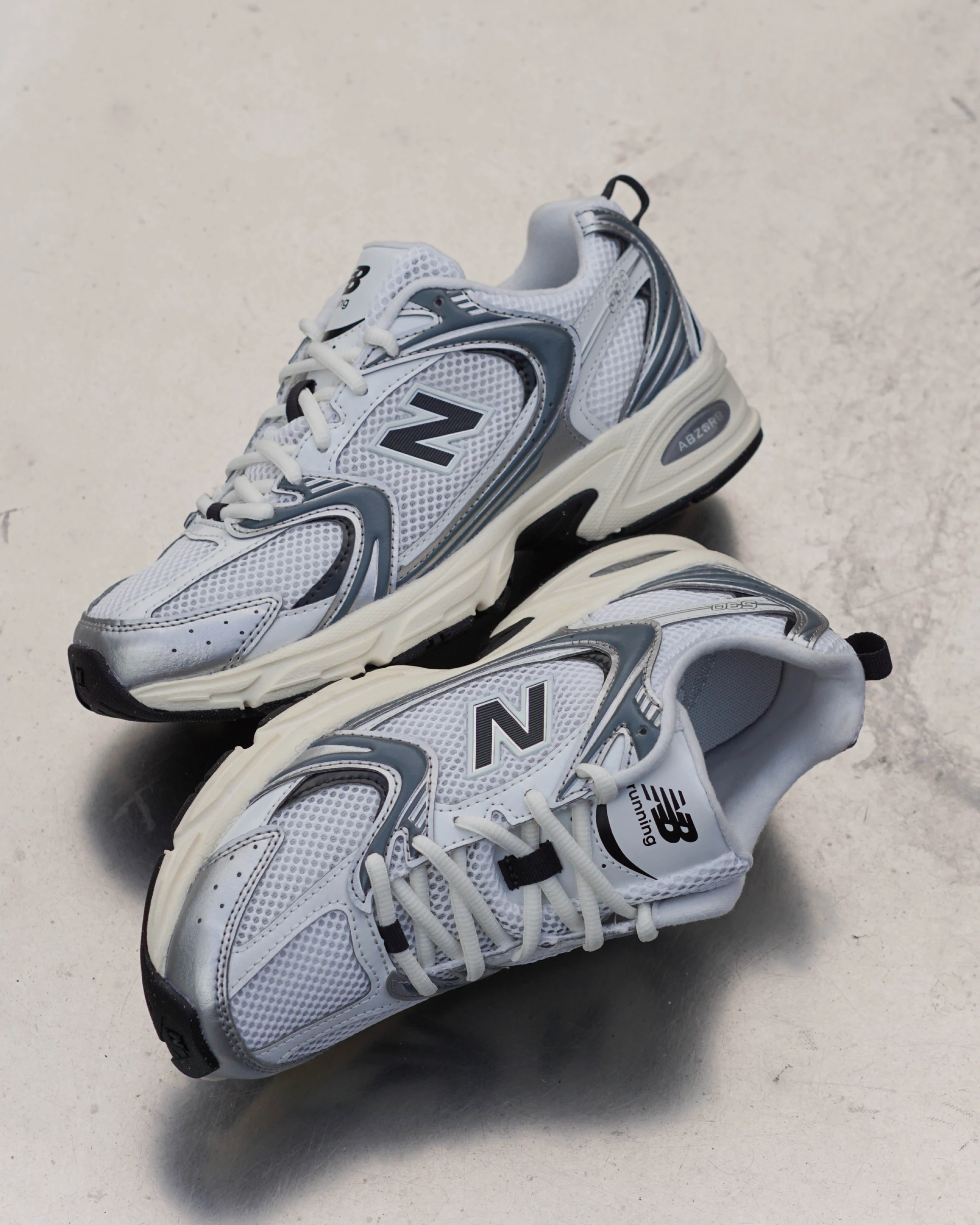 【新款!】New Balance nb530 金屬銀黑 復古休閒鞋 老爹鞋 男女 u530esa