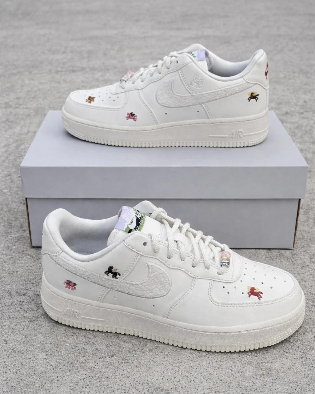 【限時折扣】Nike AF1 2026 馬年限定天馬刺繡女款IQ1143-100