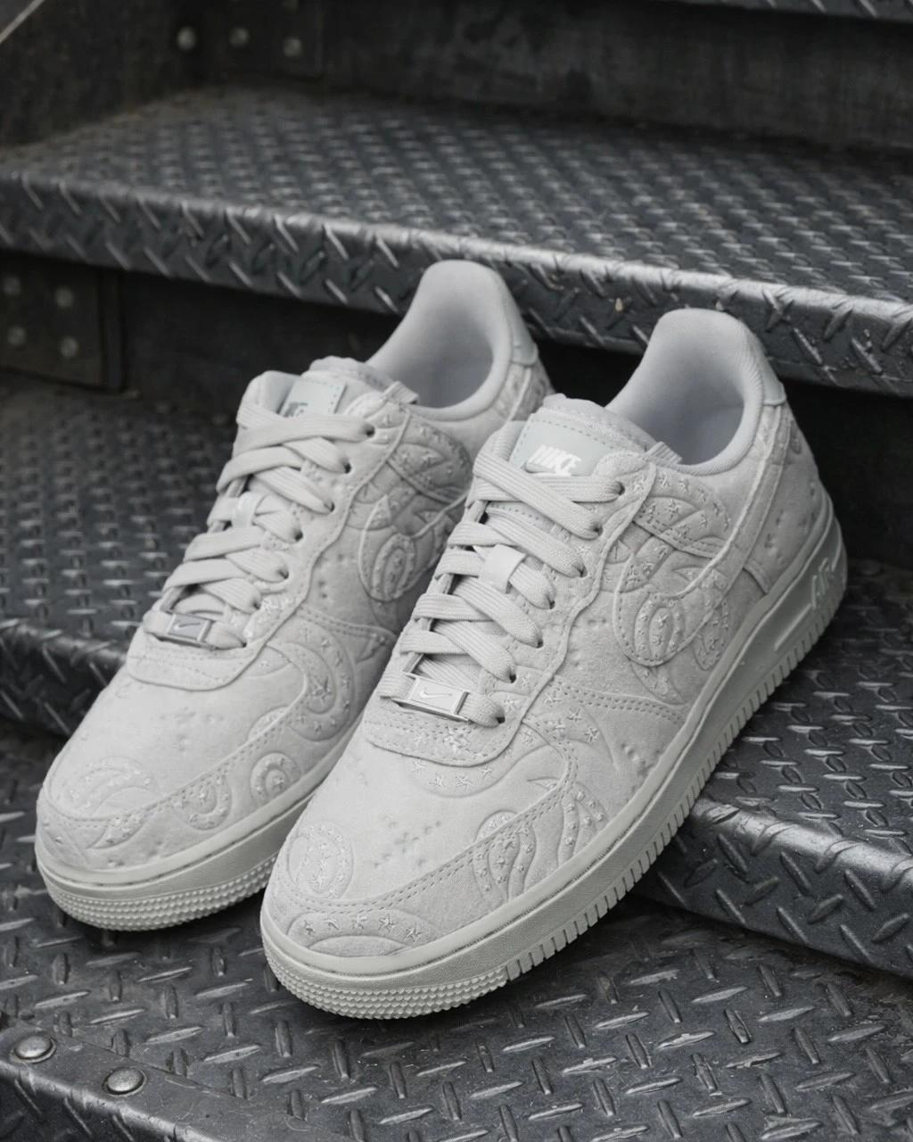 【腰果花只要2999$】Nike Air Force 1 "07 PRM"腰果花 變形蟲 麂皮灰  IO1259-002