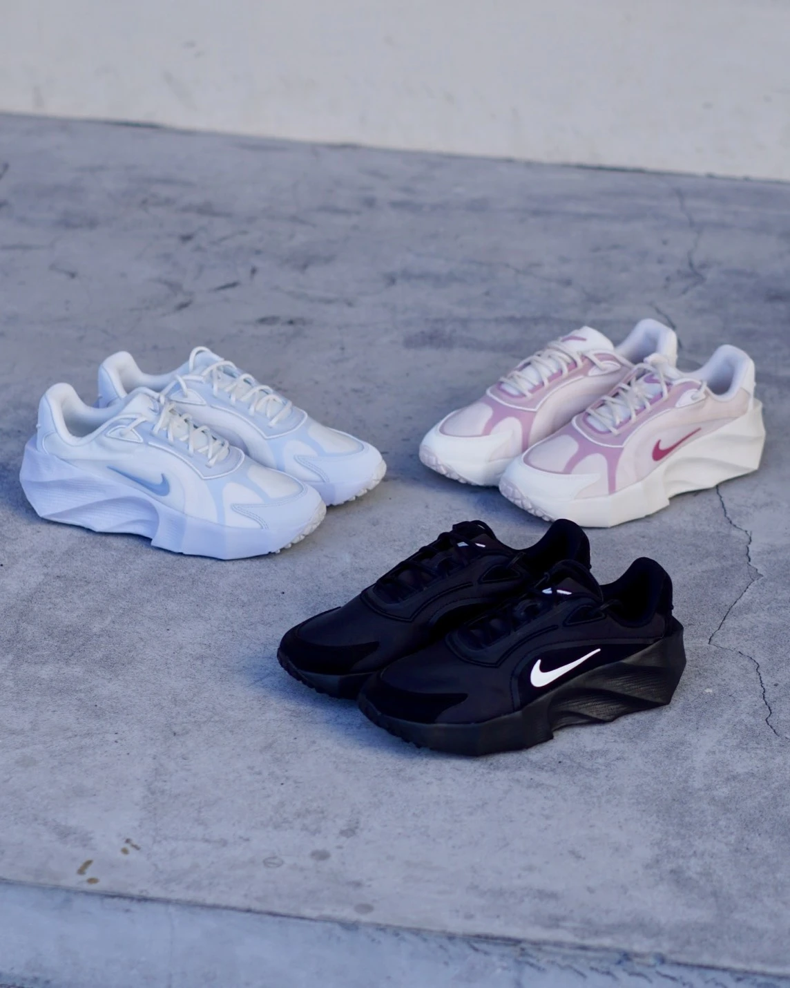 【新品上架】Nike Aura Edge液態黑 白 粉 三色HQ7025-100/HQ7025-103/HQ7025-003