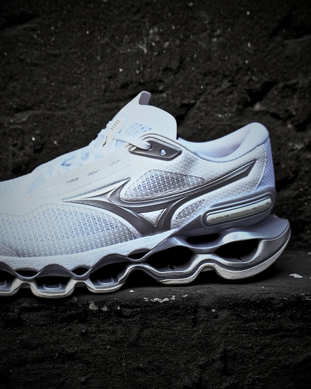 【爆款！】現貨MIZUNO WAVE PROPHECY 15 鏤空底 科技運動休閒鞋 白銀 男款 J1GC265132