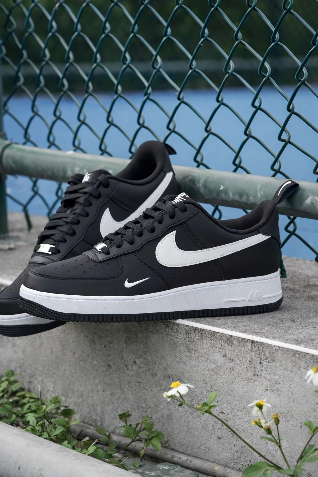 【現貨】 Nike Air Force 1 白黑刺繡小勾 IR5599-001