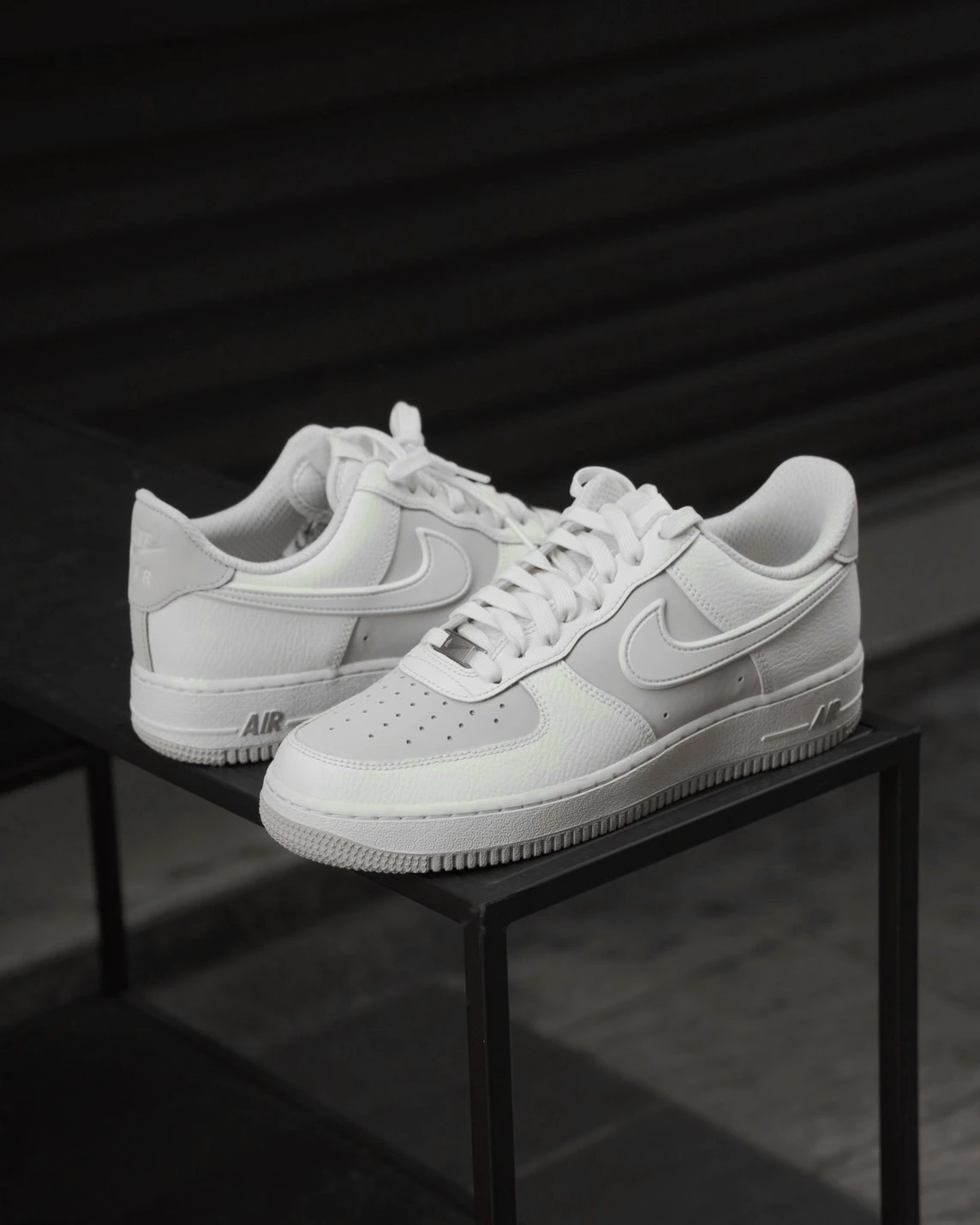 【爆款!限量】現貨 NIKE Air Force 1 AF1 男款 米白拼接荔枝皮側面小勾IR1475-133