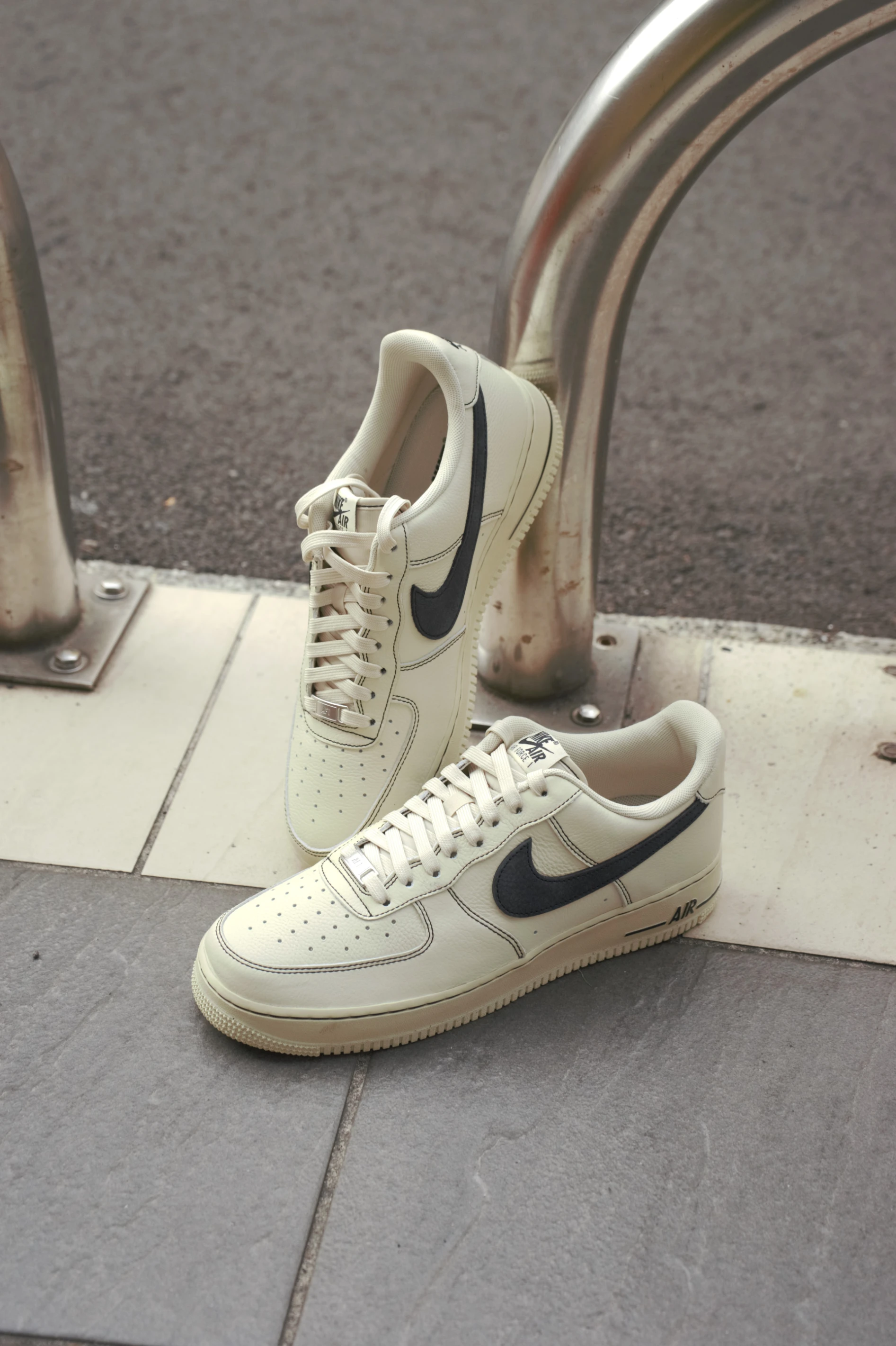 Nike Air Force 1 Contrast Stitch 米白 黑描邊 HQ2037-200