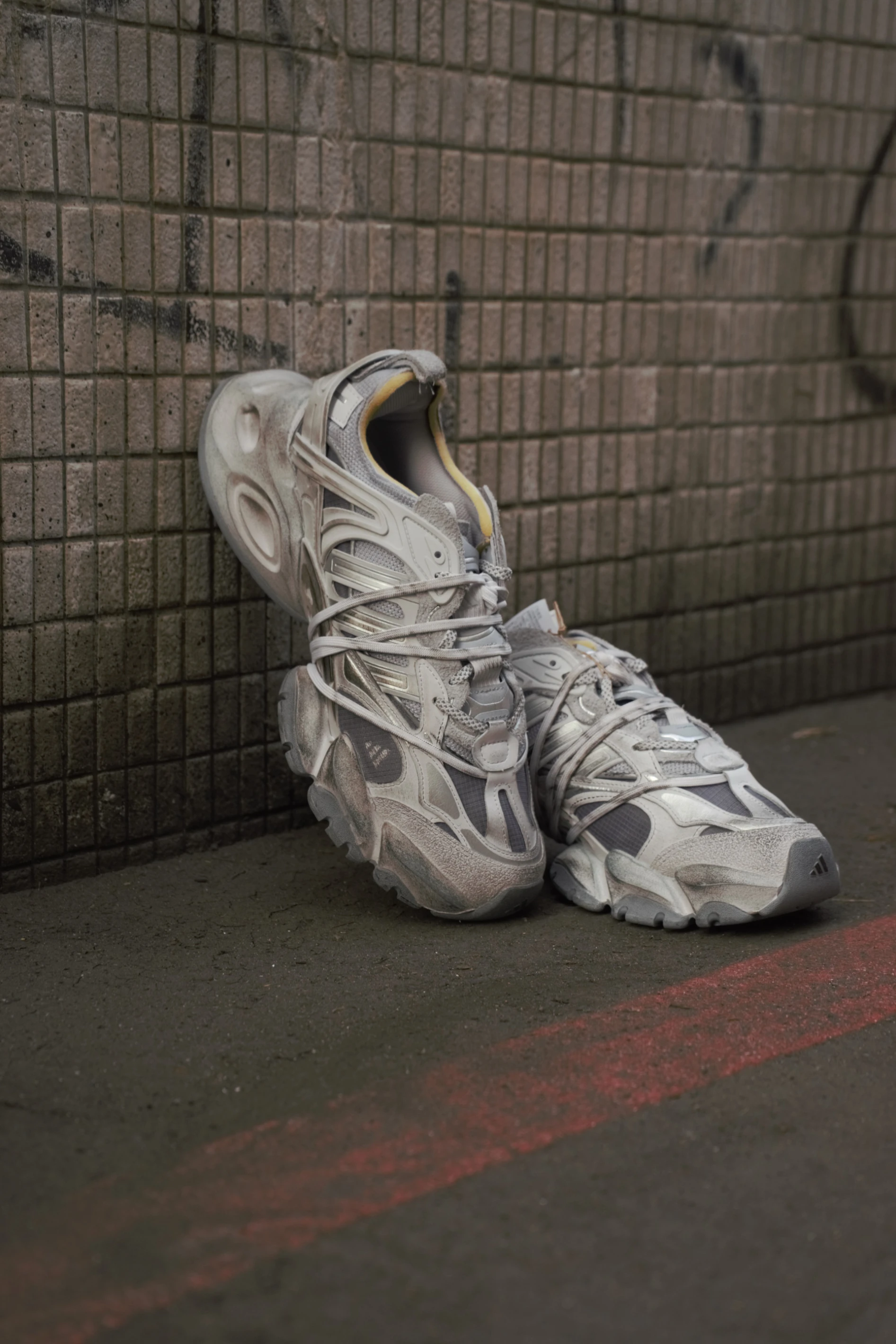 【預購】ADIDAS XLG RUNNER DELUXE 米灰色 JR9633