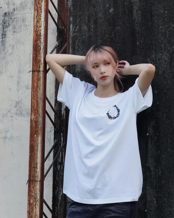 【現貨】煙霧字母短Tee