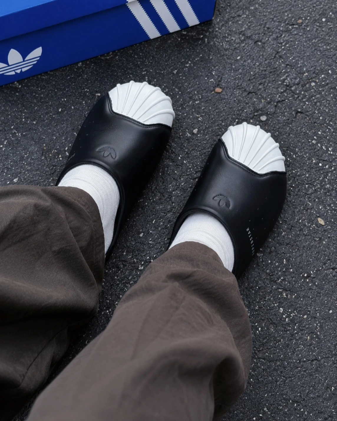 【現貨】ADIDAS ADIMULE SUPERSTAR 包頭拖鞋 黑白 LC0411