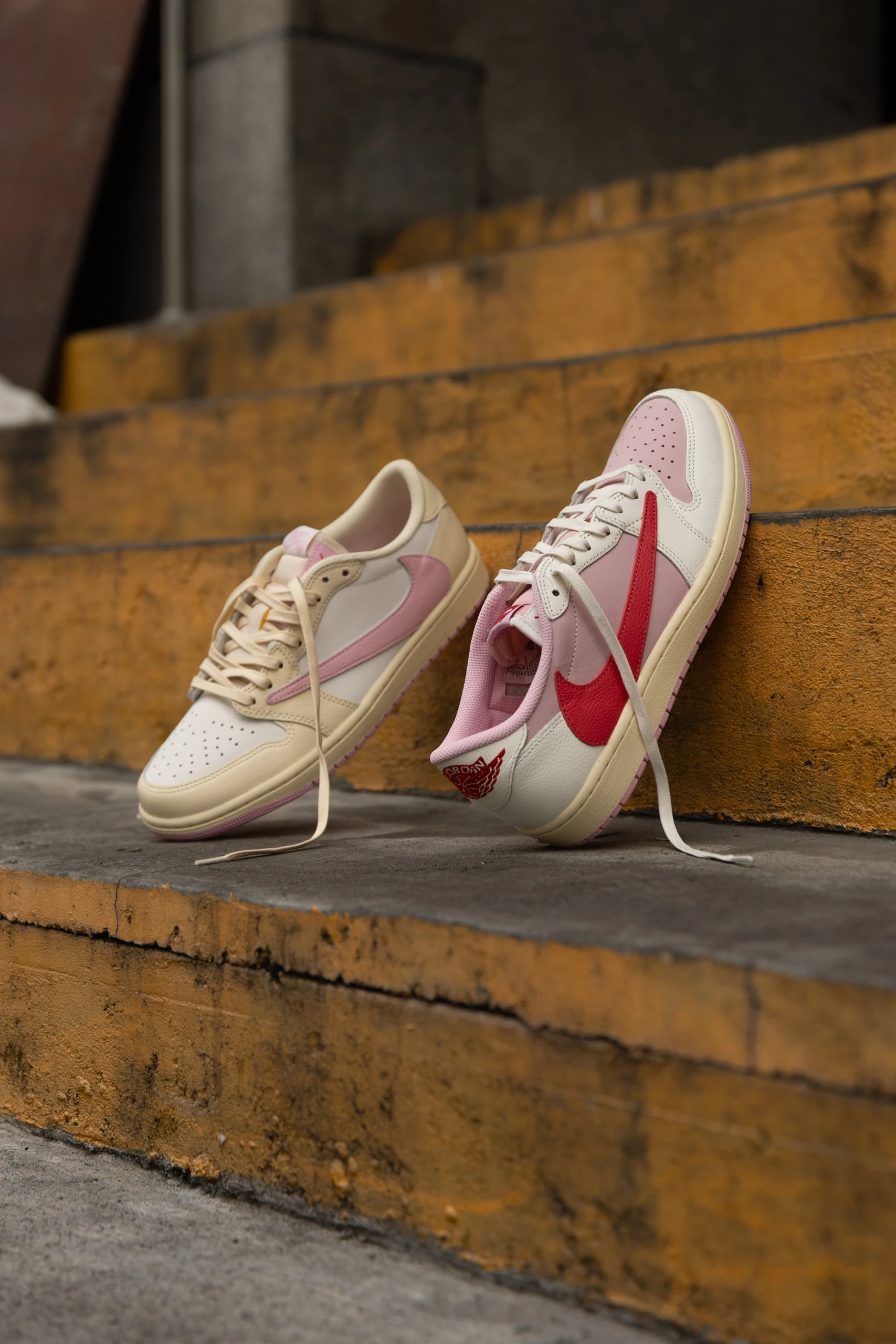 Travis Scott x Air Jordan 1 Low OG 粉倒勾 Muslin Pink 慕斯粉 / Sail Tropical Pink 桃紅熱帶粉 IQ7604-100 IQ7604-101