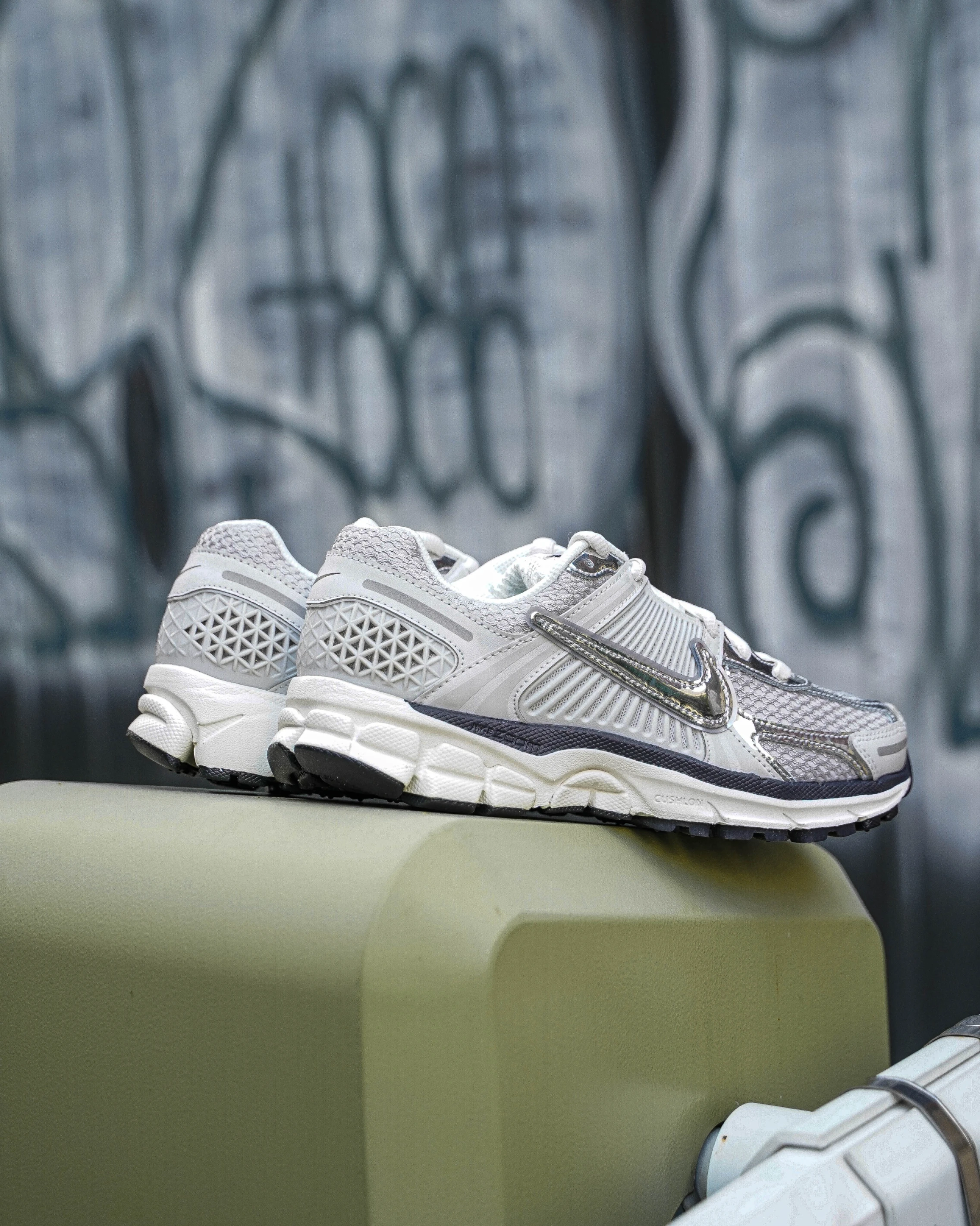 Nike Zoom Vomero5液態灰銀金屬FD0884-025