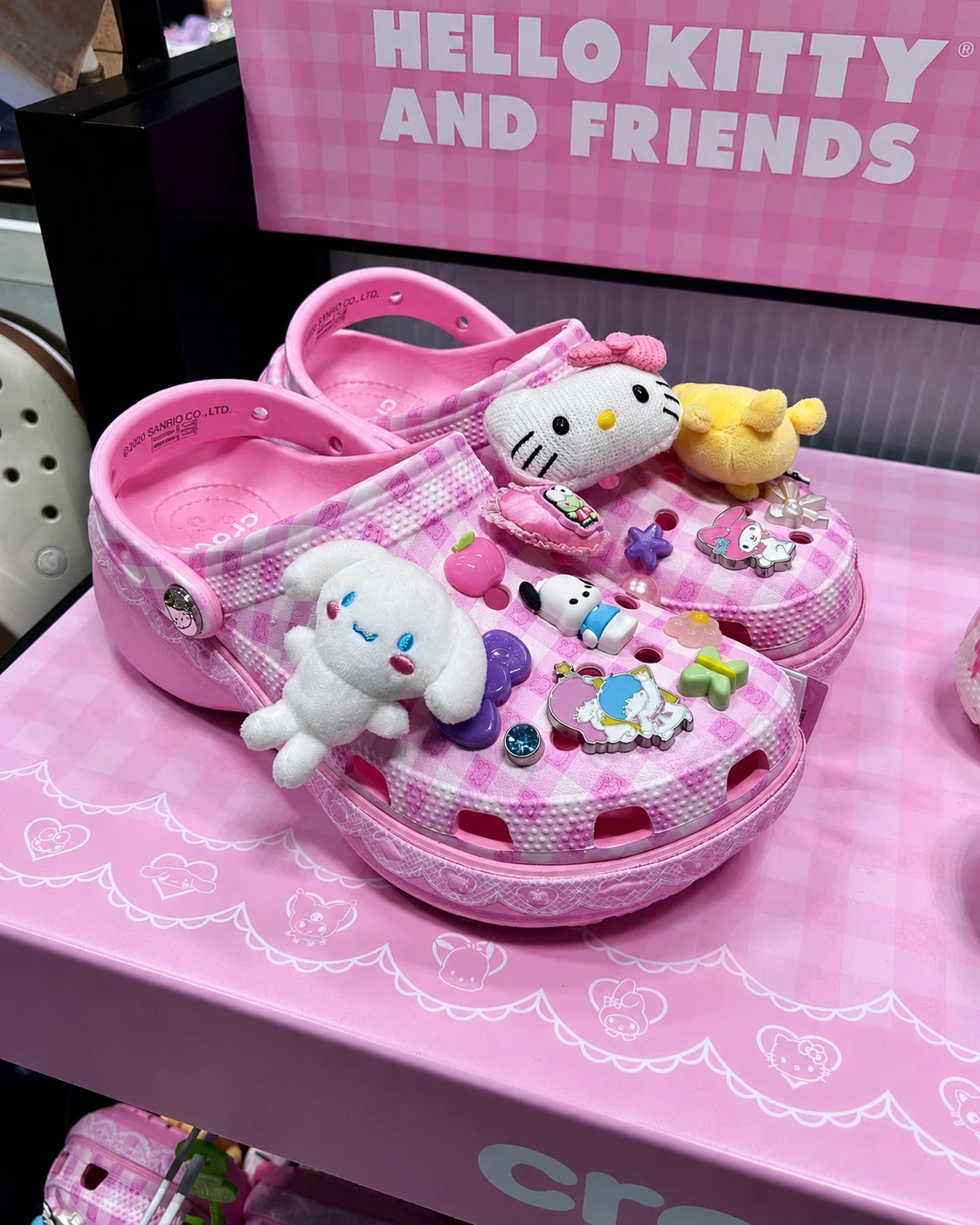 Crocs卡駱馳 × Hello Kitty洞洞鞋