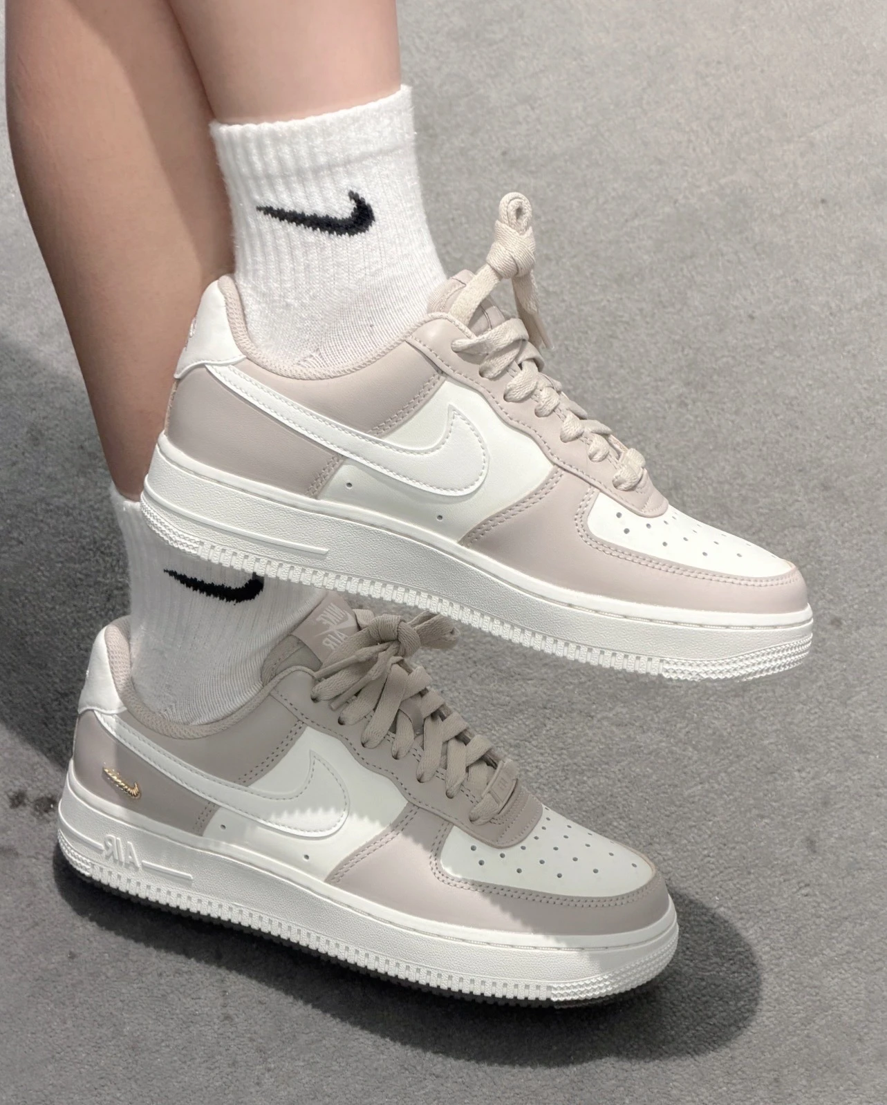 【預購】NIKE AIR FORCE 1 燕麥奶茶 X 小金勾 女款 IV5197-200