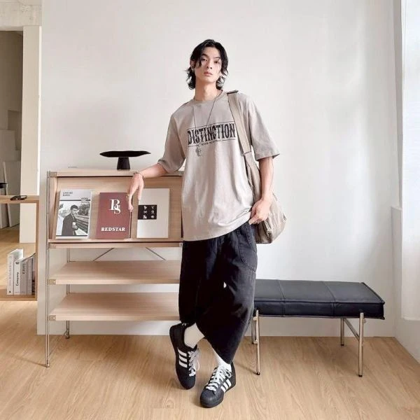 Distinction剝落字體美式印花短Tee