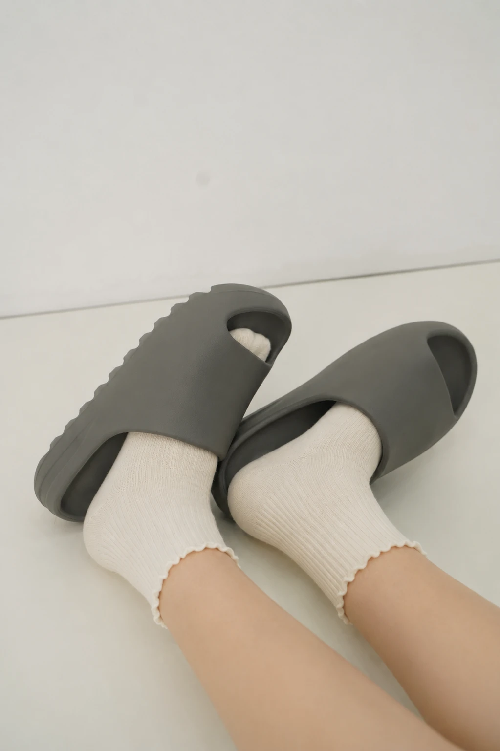 【現貨】Yeezy “YS-01” Slide Grey 高級灰 淡灰 防水拖鞋