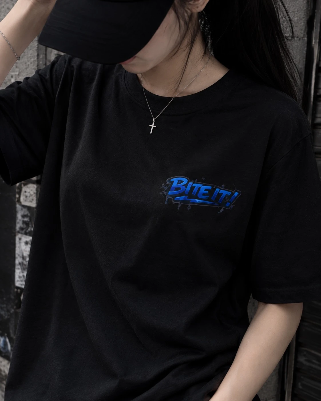 【現貨】BITE IT ! 萌犬咬骨頭短Tee