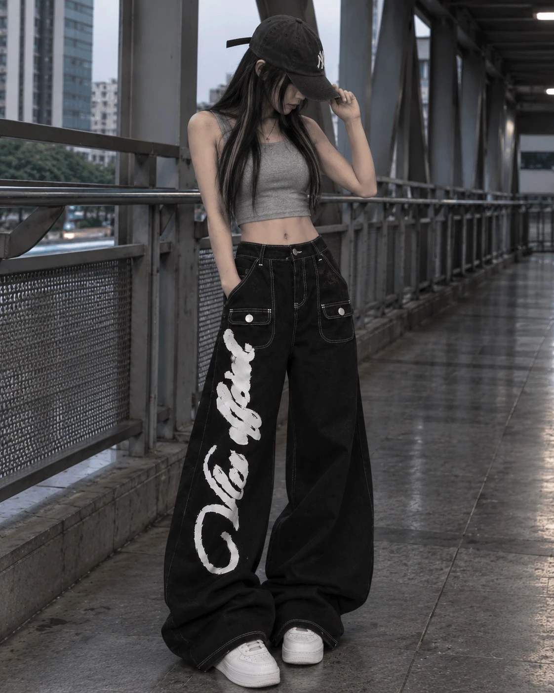 羽翼手寫塗鴉牛仔寬褲