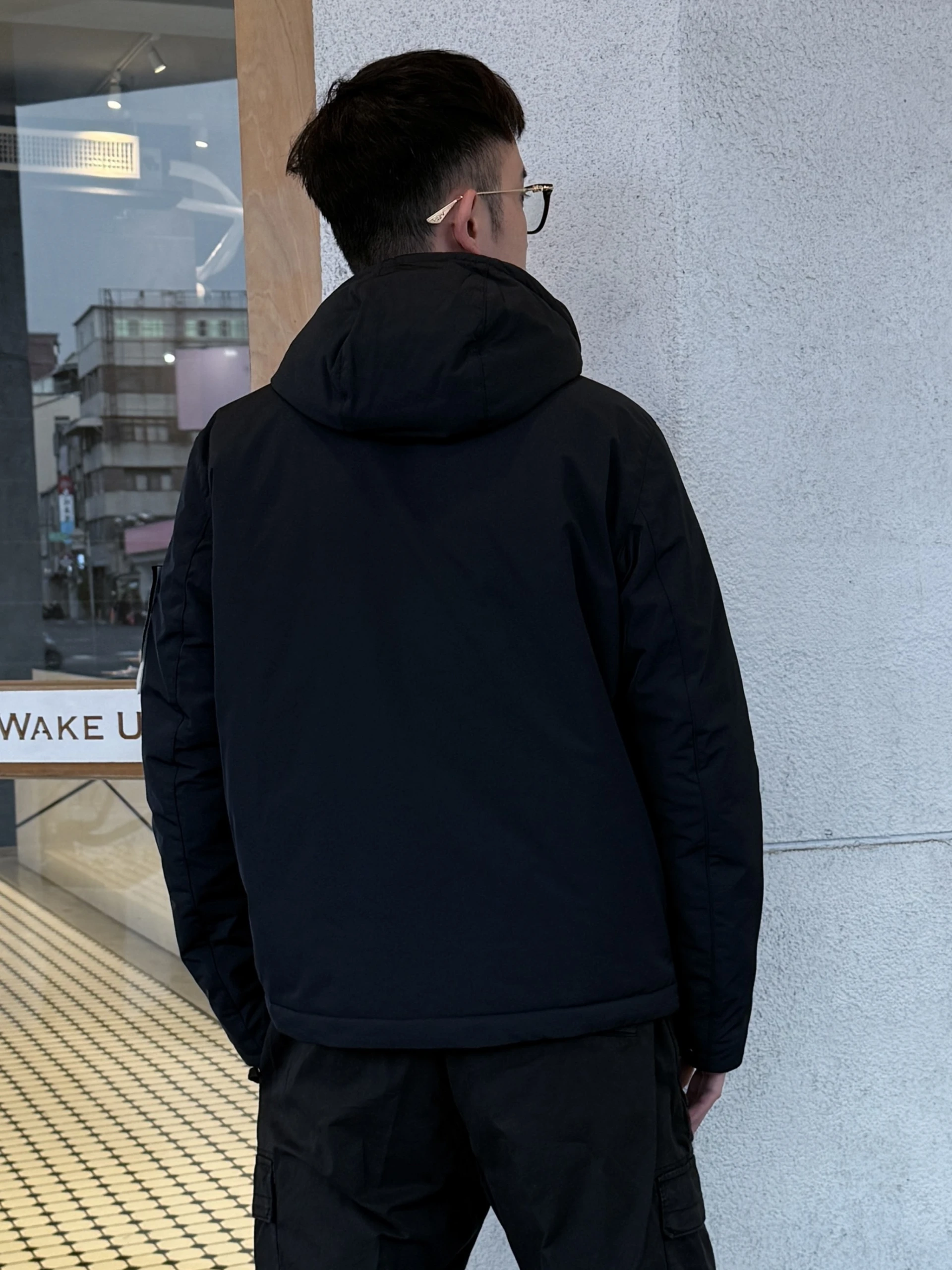 Stone Island 羅盤臂章吊牌防風外套(深藍)