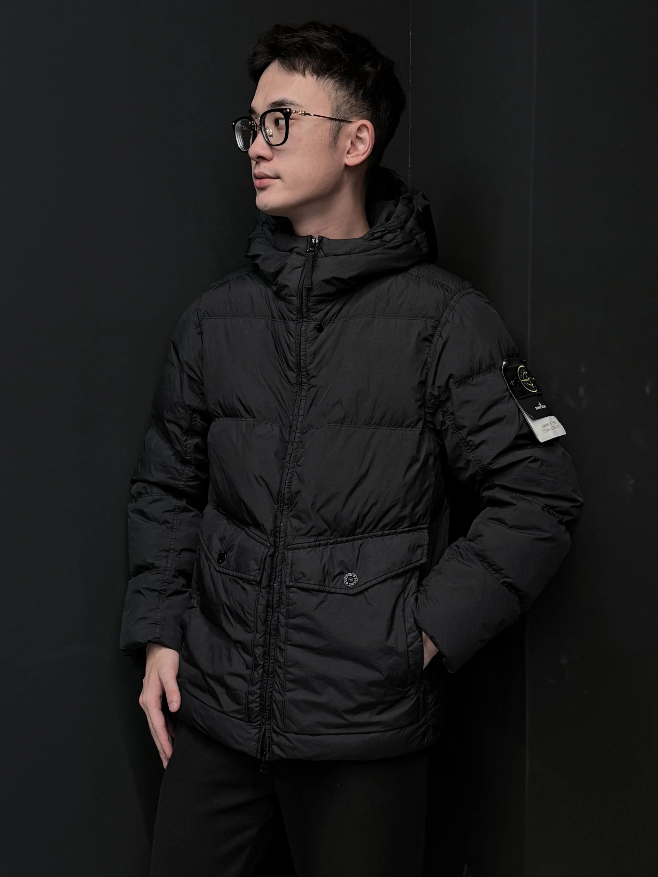 Stone Island 羅盤臂章吊牌羽絨外套(黑)