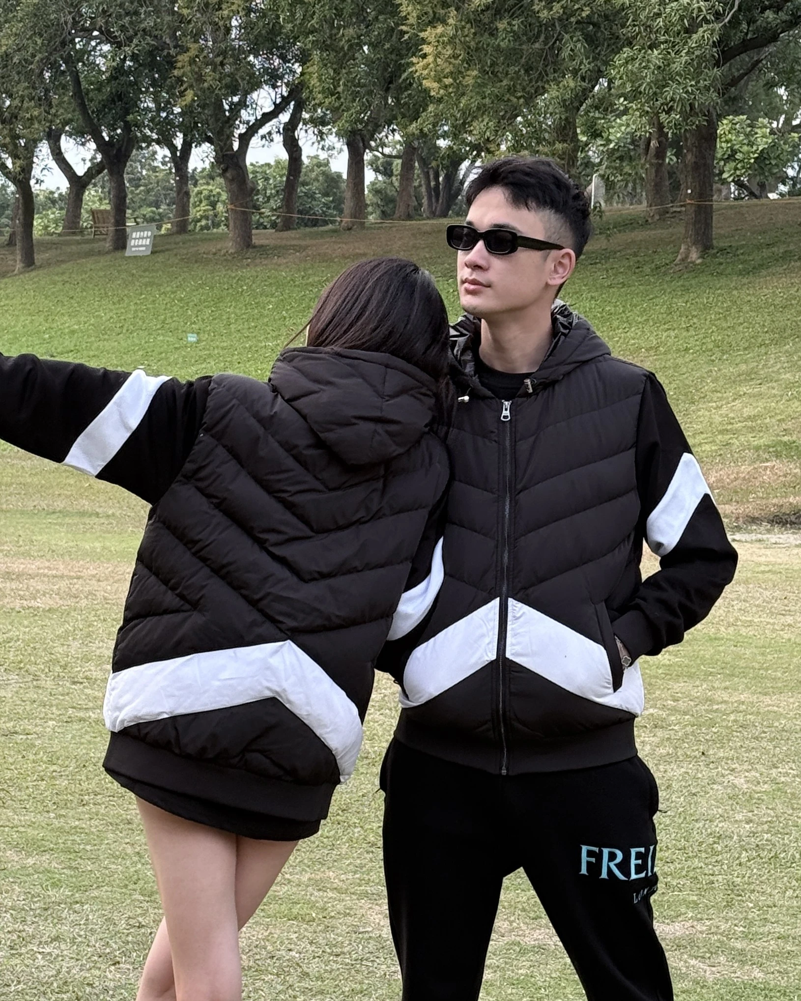 【Freizeit費瑞特】熊貓拼接造型｜羽絨外套(黑)