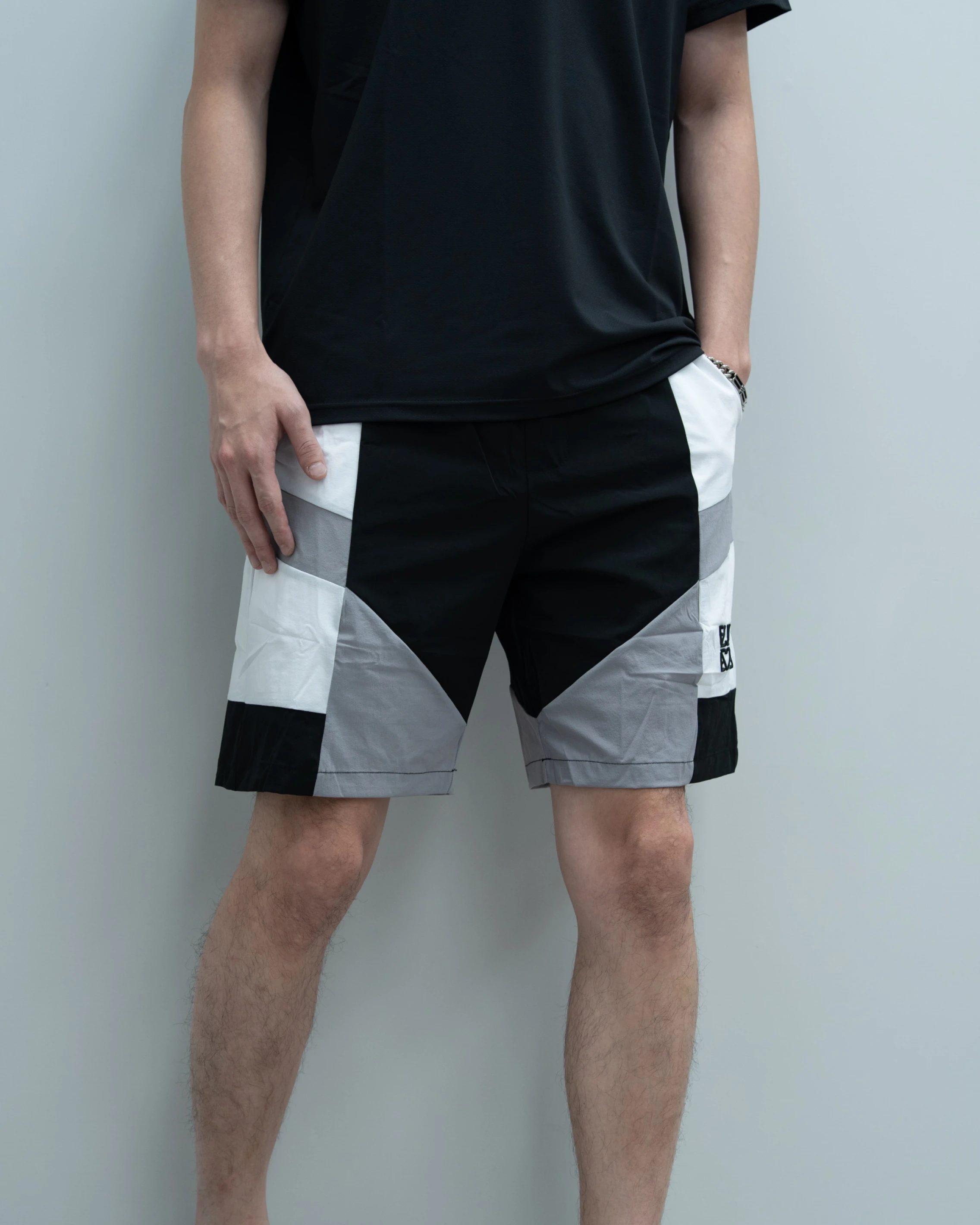 【Freizeit費瑞特】灰影LOGO拼接短褲
