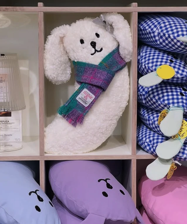 【Taaffe】Hug My White Bunny Pillow｜展廳系列｜毛絨兔兔枕(圍巾)