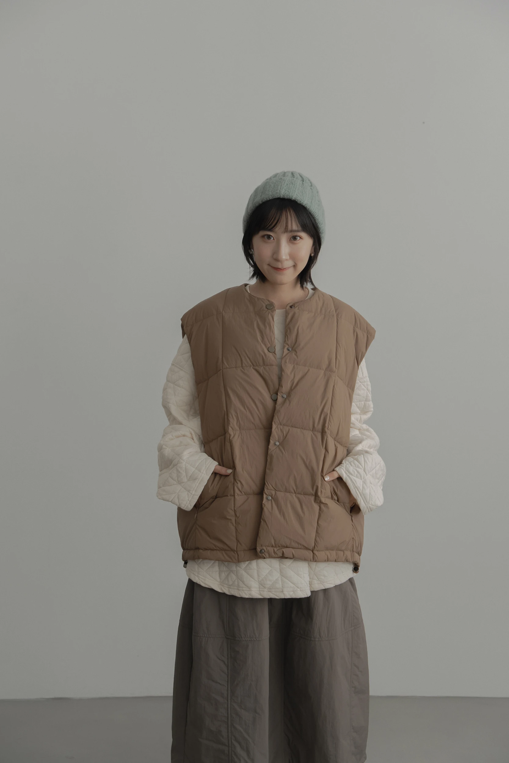 5DC43-推し！高見える' 極簡品味戶外感中性格紋羽絨背心(男女皆可) / 5 colors.