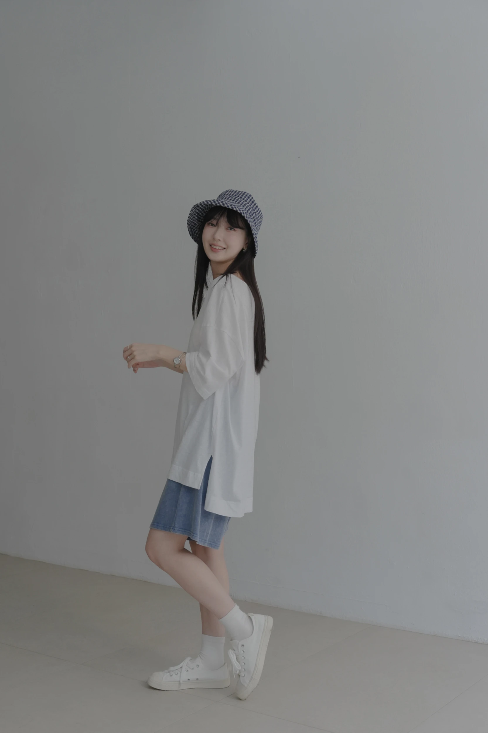 6AP07-ベーシック！極簡慵懶感' 純粹字母大圓領棉T / 2 colors.